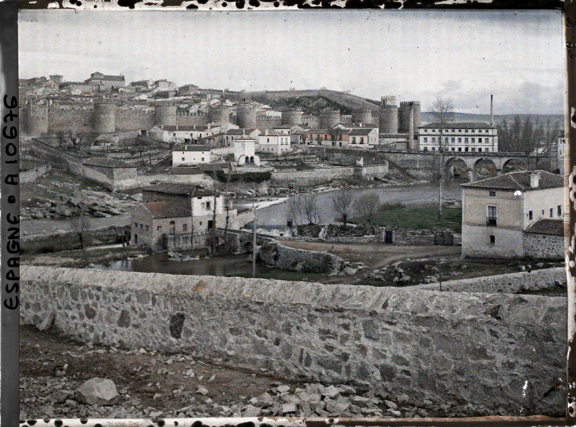 Image représentant Espagne, Avila, Le Panorama d'Avila vu d'un peu plus bas, toujours s/ la rive gauche du Rio Adaja