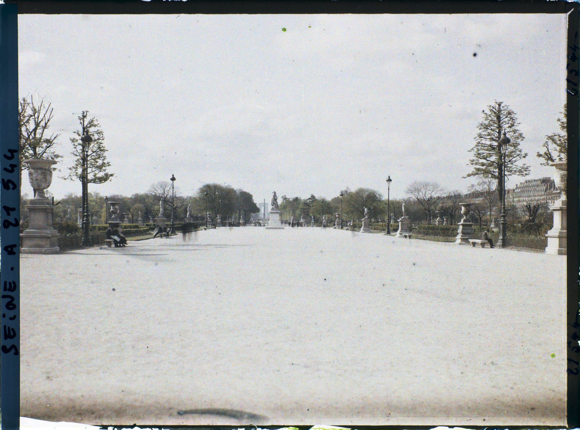 Image représentant Les Tuileries, allée centrale