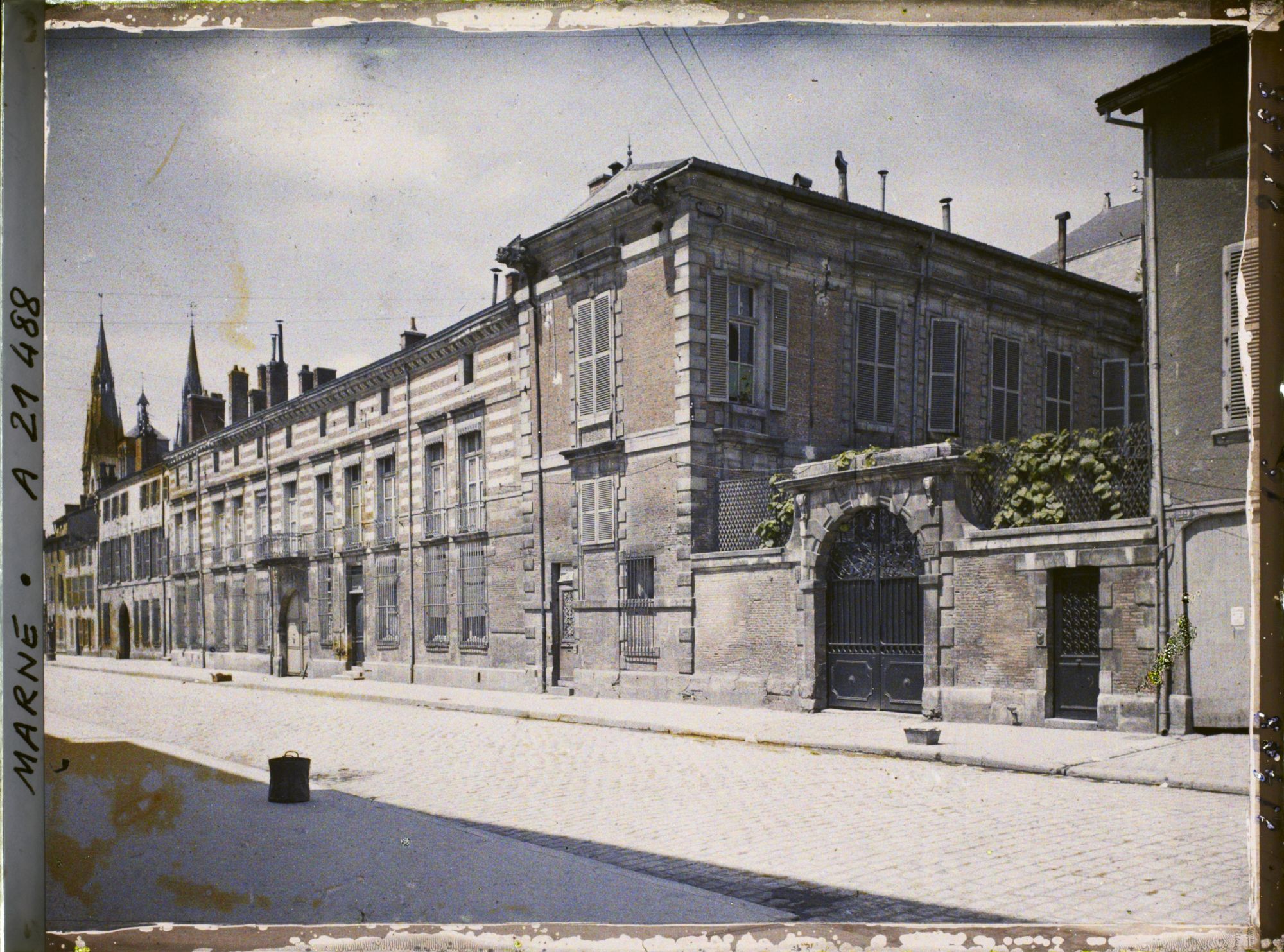 Image représentant France, Chalons s/Marne, Vieil Hôtel, rue Grande Etape N°27