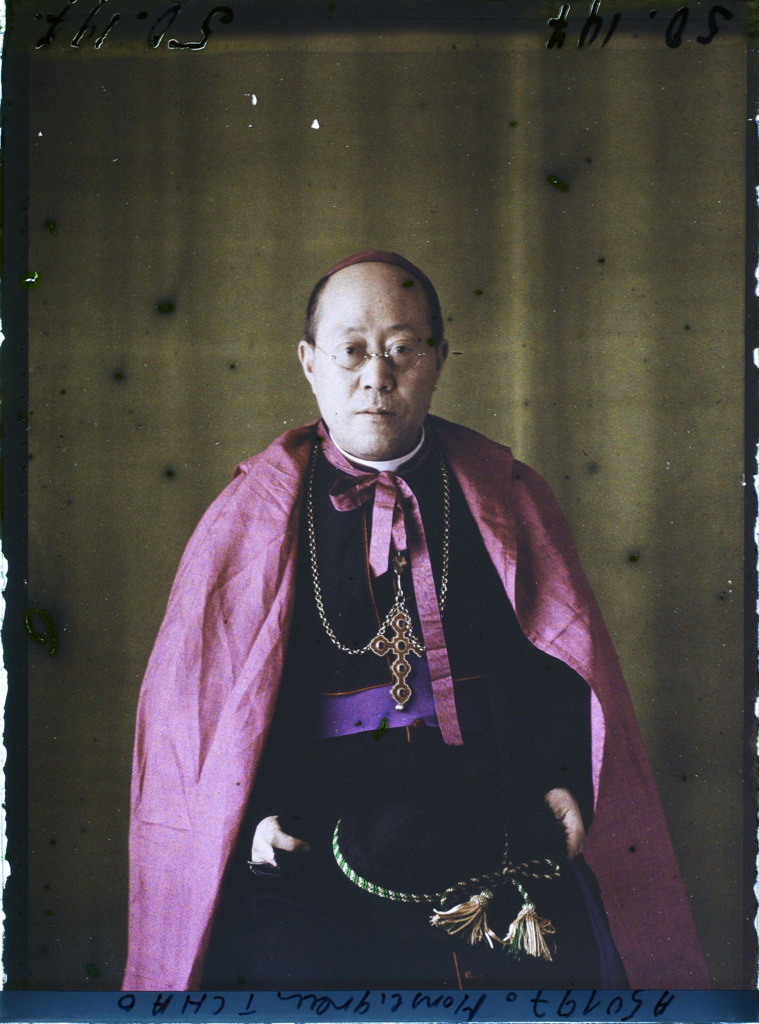 Image représentant https://musee-albert-kahn.s-museum.fr/home/NWQ2OTAwYzNmYjZlZTk1ZWQwODJmMjY4L2dlbmVyaWMtbm90aWNlLXRhYi9hdXRob3JpdHkvNjE3YTc5ZjVjZjhiODk2OGIzMzM3ZDIx/5d6900c3fb6ee95ed082f268/generic-notice-tab/authority/617a79eacf8b8968b333659f Monseigneur Tchao Huai-Yi Philippe