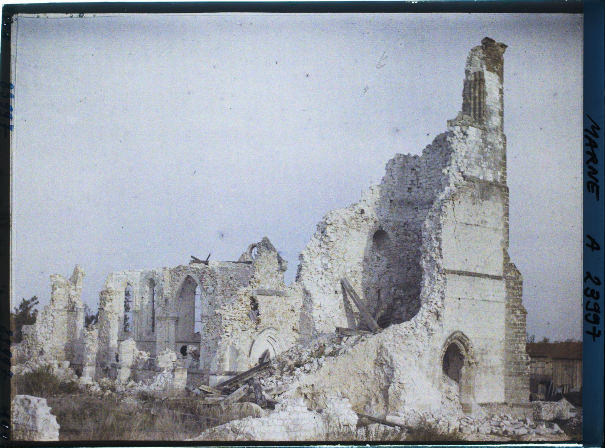 Image représentant France, St Hilaire le grd, Les Ruines de l'Eglise