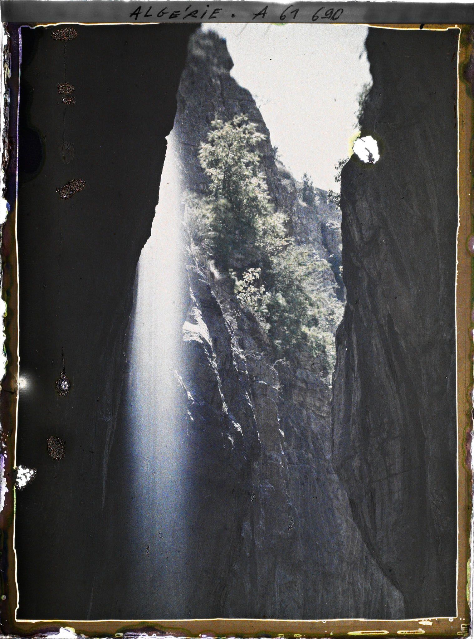 Image représentant Cascade à la sortie du souterrain des gorges du Rhumel