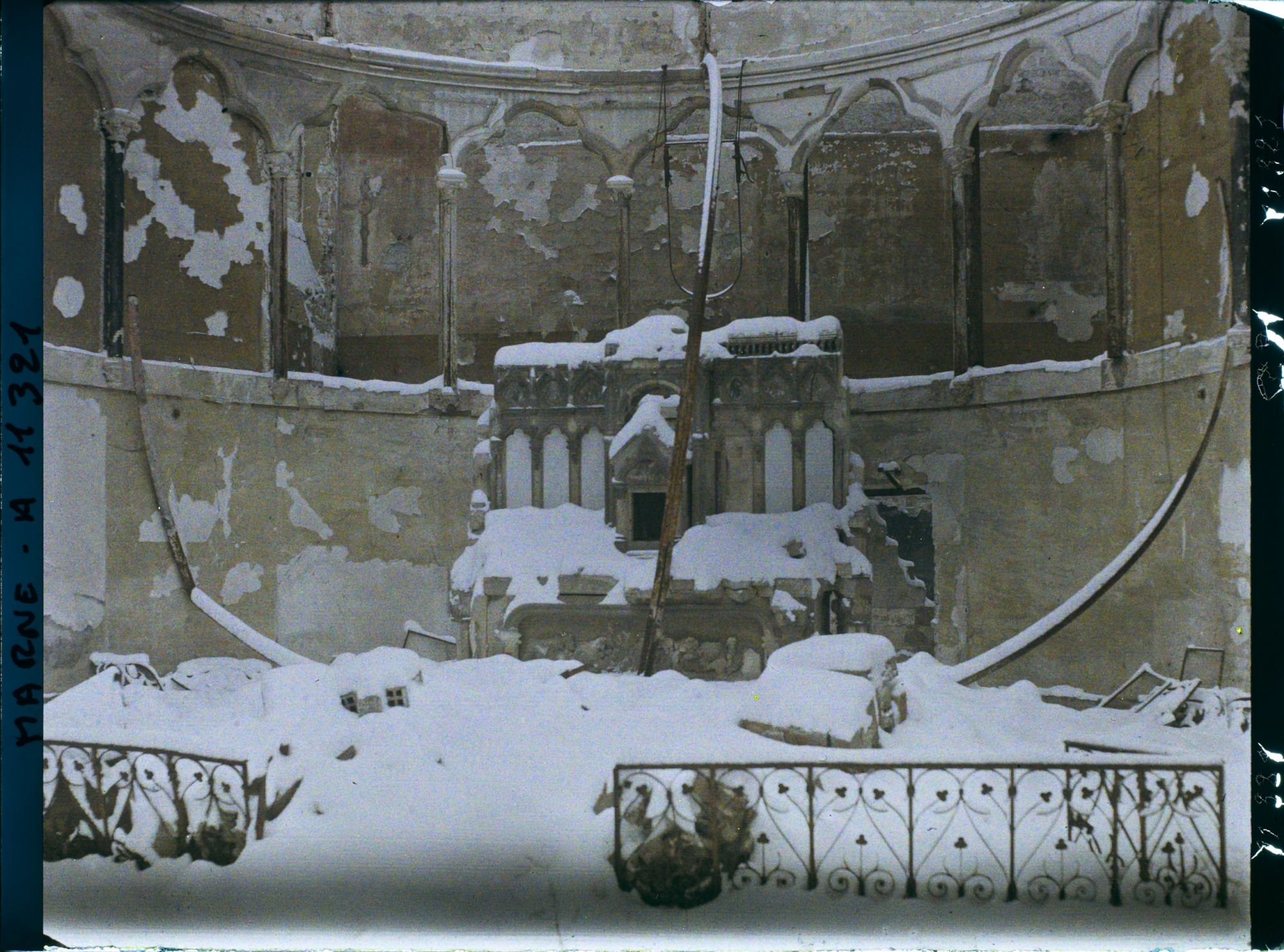 Image représentant Ruines de la chapelle du couvent des Soeurs de la Réparation sous la neige
