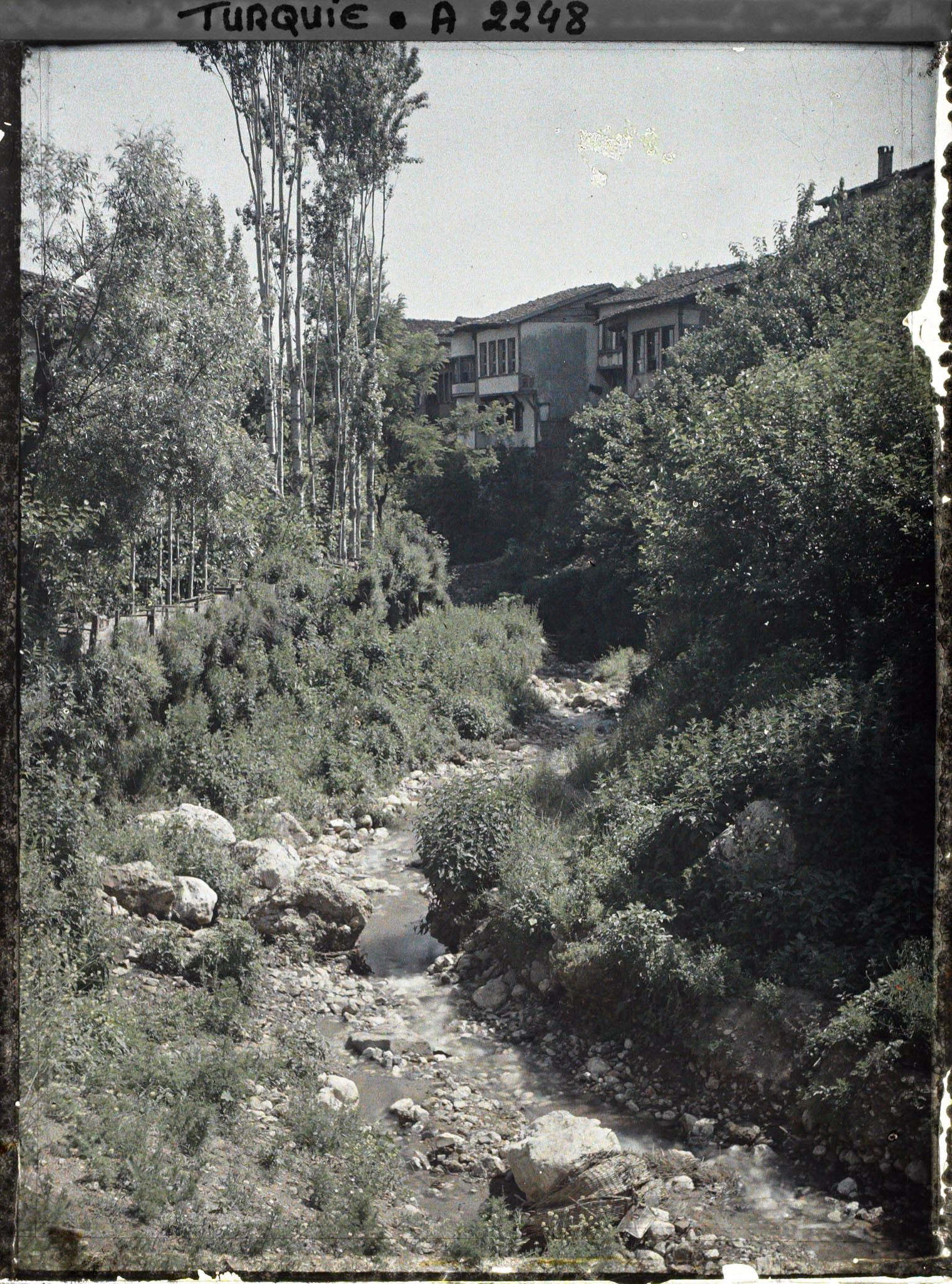 Image représentant Cours d'eau dans un petit ravin
