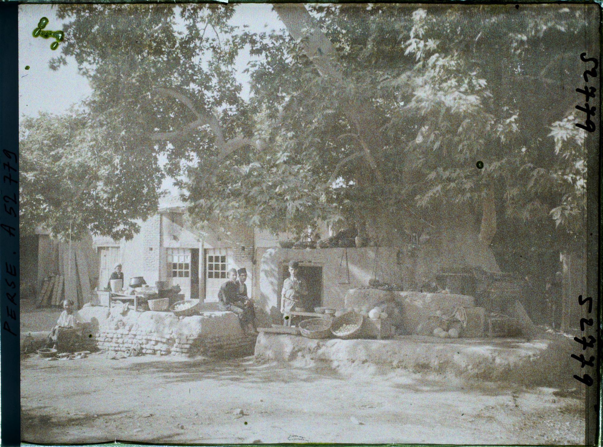 Image représentant Marchands sur la place du village