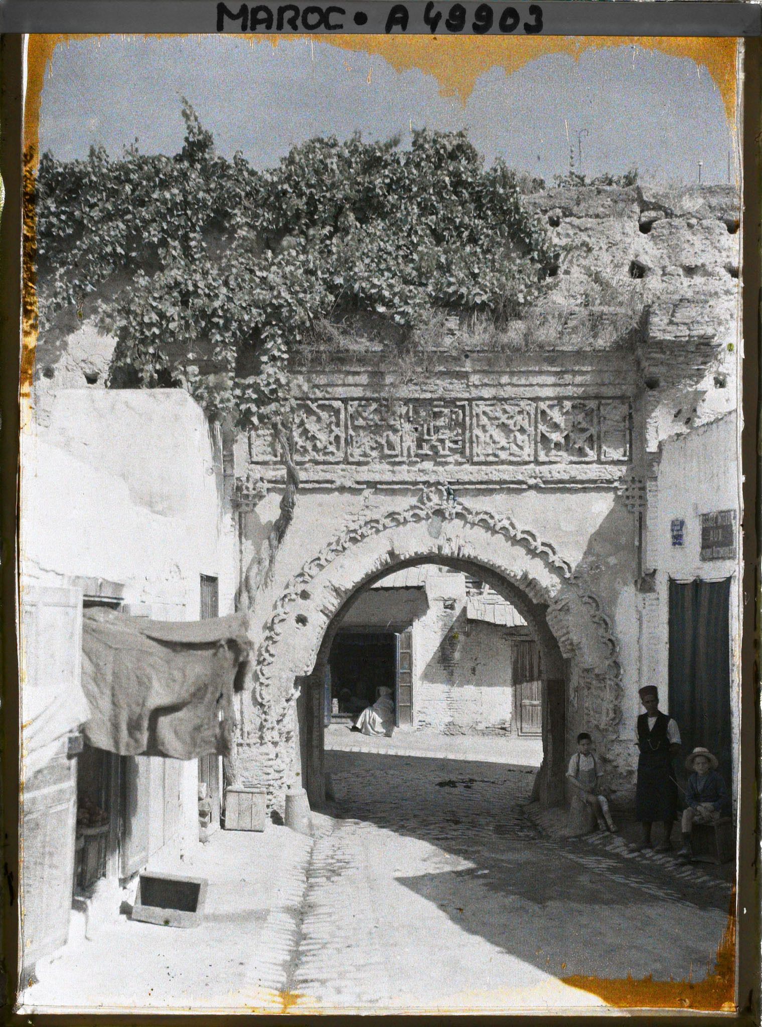 Image représentant Une porte, probablement Bab dar Sinaï