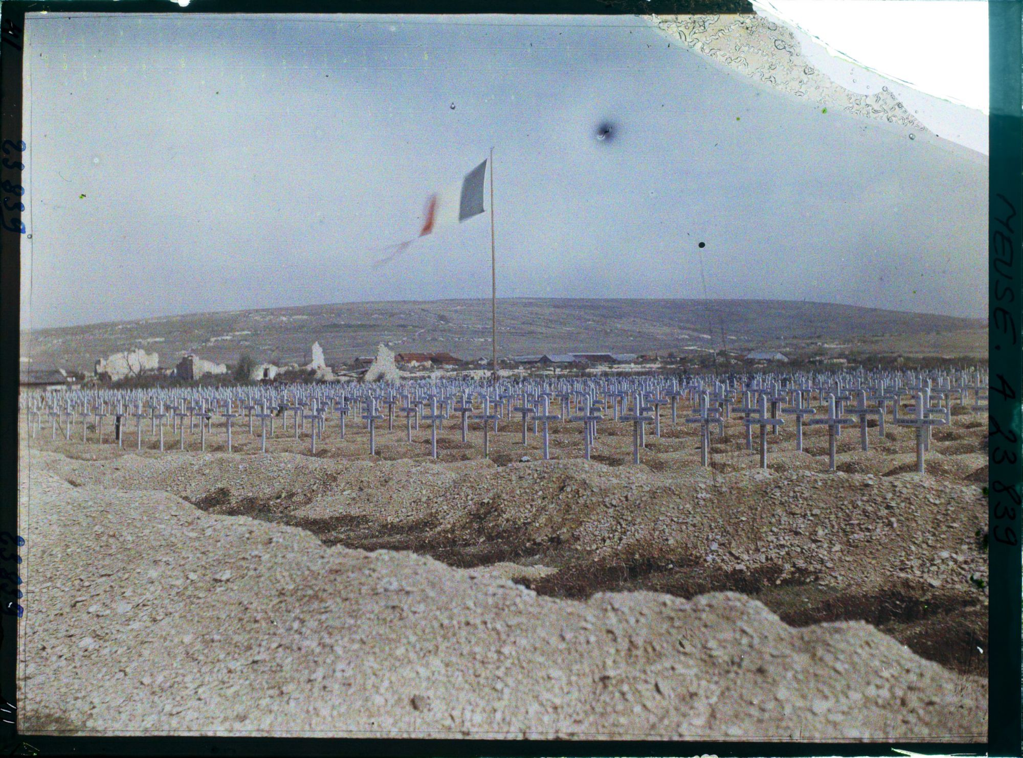 Image représentant France, Bras, Le Cimetière de Bras : les Cercueils