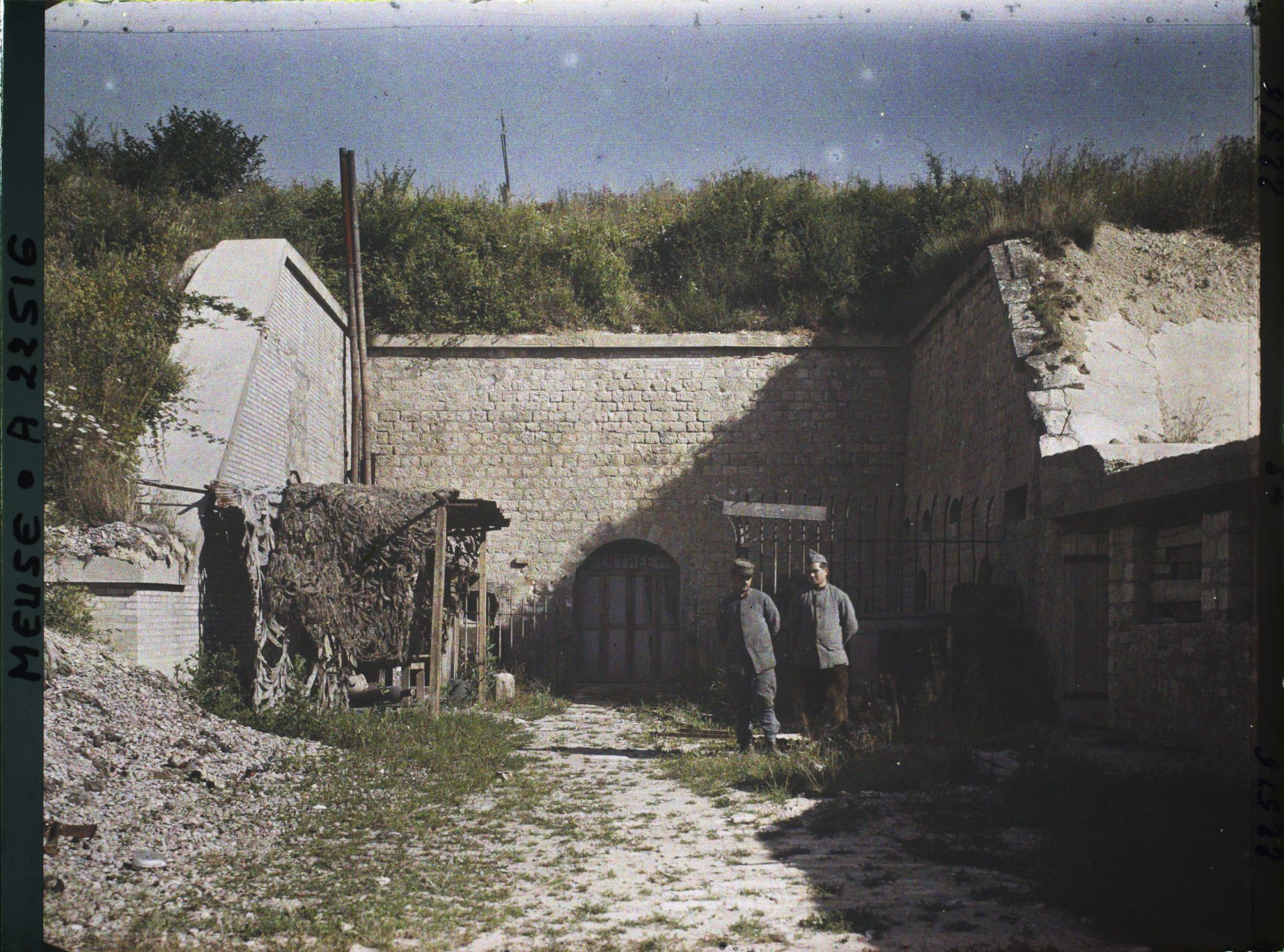 Image représentant France, Fort de Souville, Fort de Souville entrée des souterrains