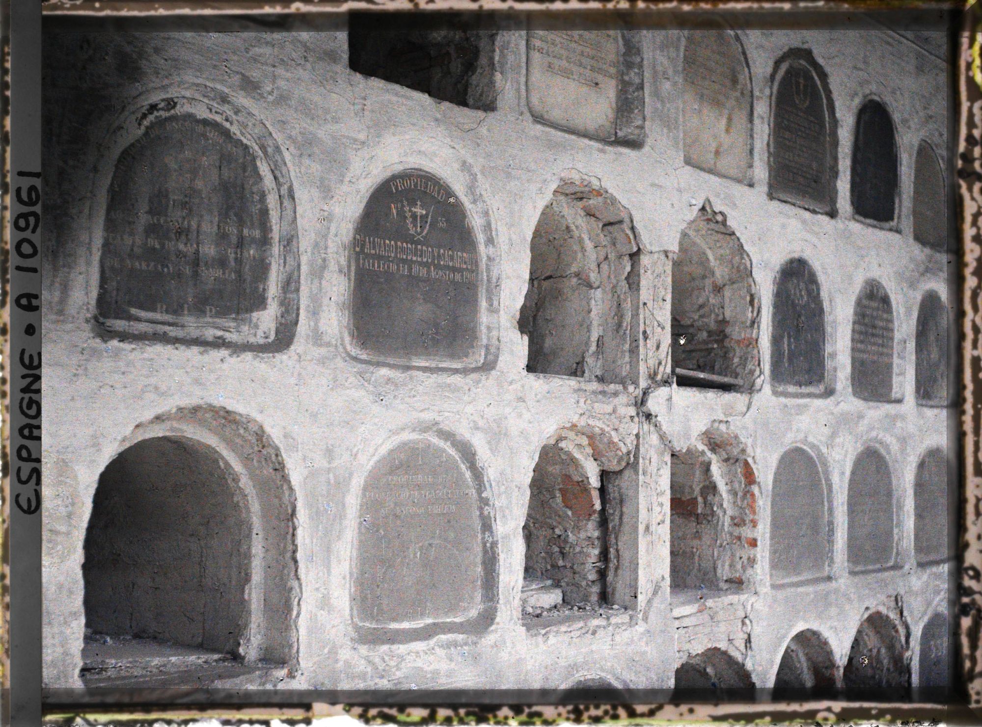 Image représentant Espagne, Bilbao, L'ancien Cimetière de Bilbao, La Colonnade et les niches