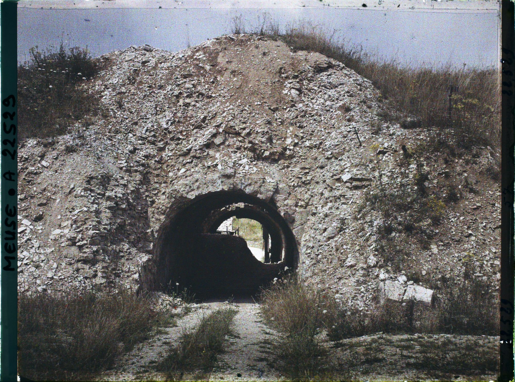 Image représentant France, Fort de Tavanne, L'Entrée du fort prise vers l'extérieur