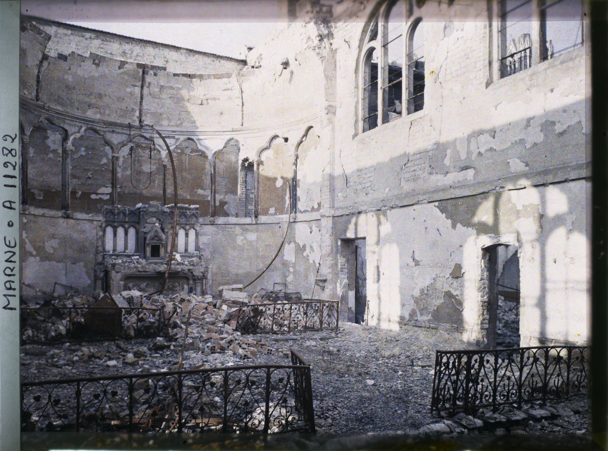 Image représentant Ruines du couvent des soeurs de la Réparation (?)