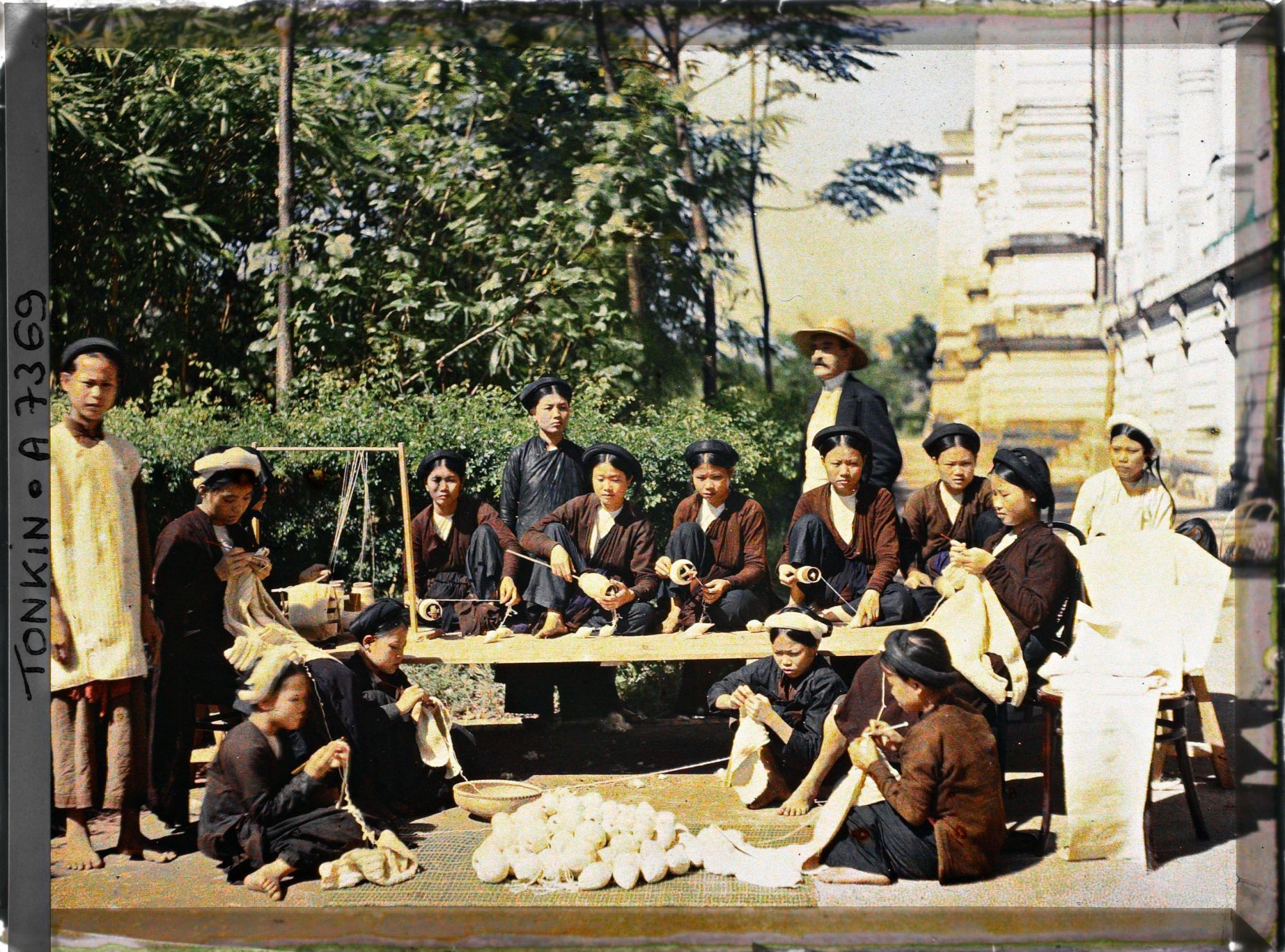 Image représentant Le tissage et le tricotage du kapok