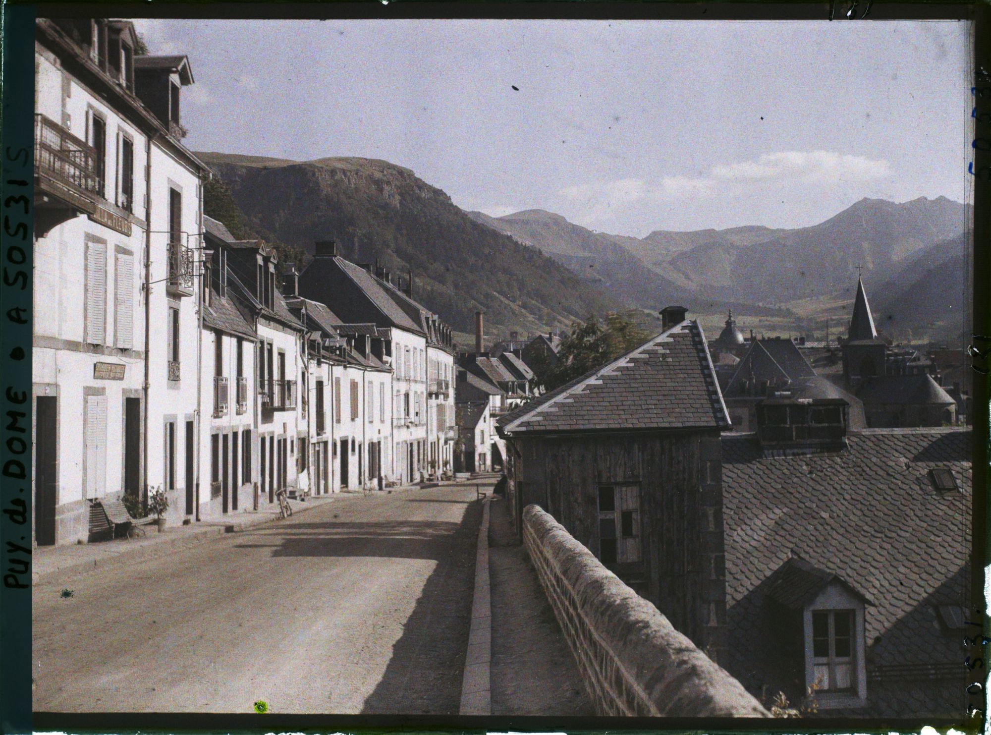 Image représentant France, Mont Dore, La route de Clermont et le Mont Dore