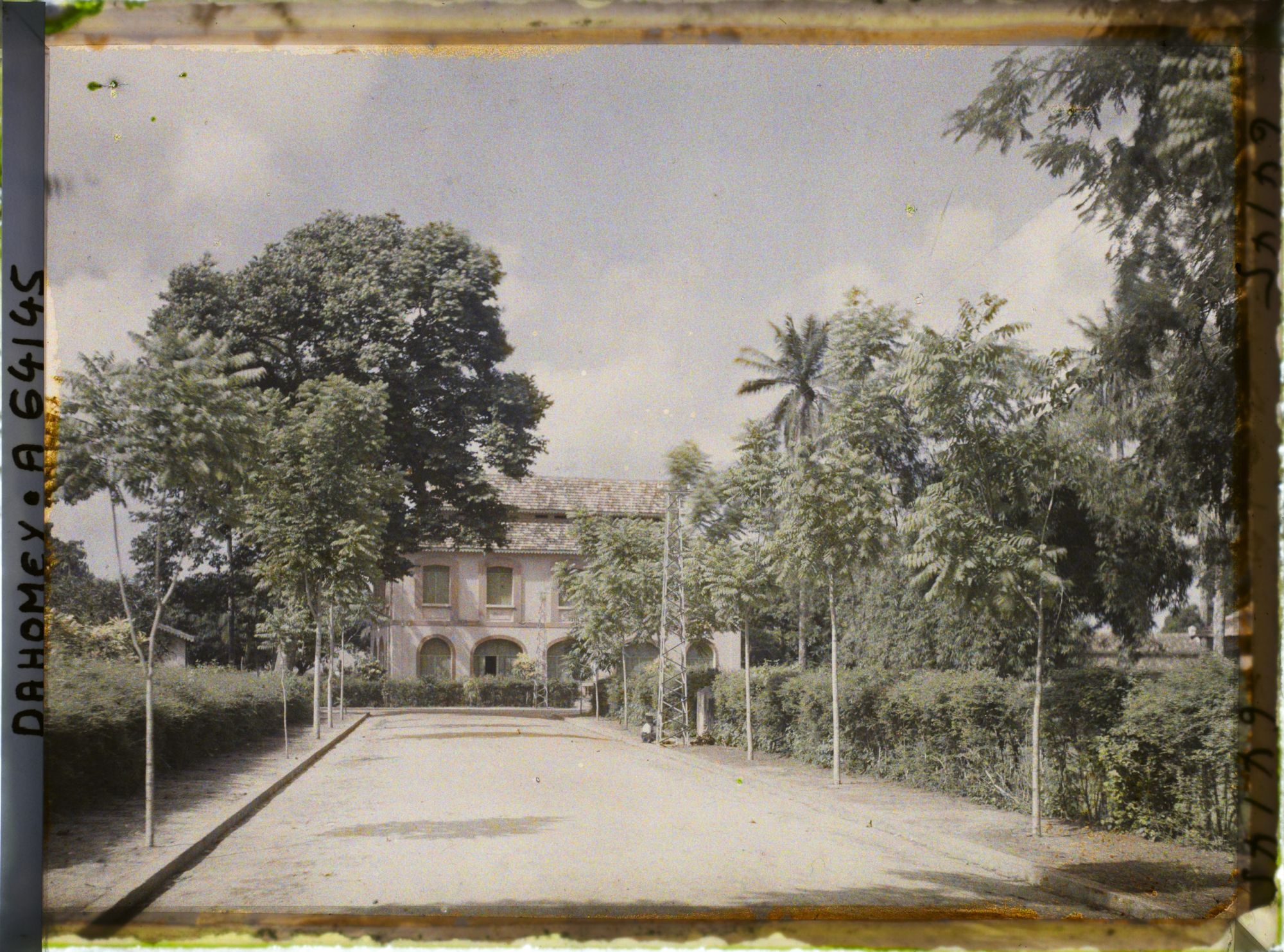 Image représentant Nouvelle avenue dans le quartier de l'administration coloniale