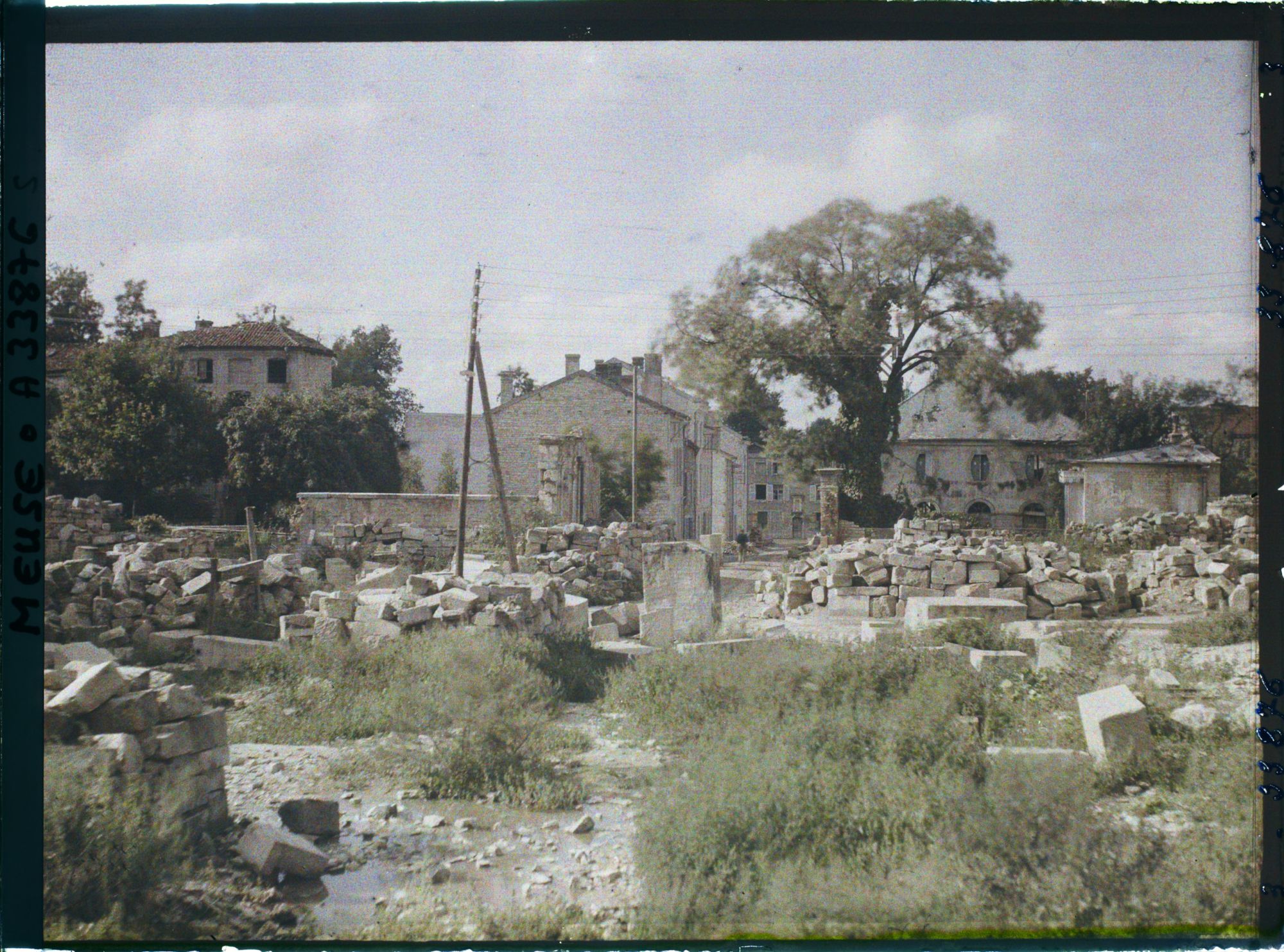 Image représentant France, Verdun, Ensemble de ruines près de la Place d'Armes