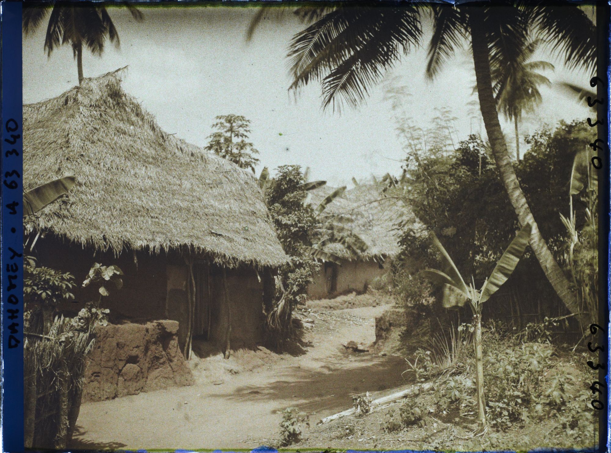 Image représentant Cases des féticheuses de Doudoua à Daagbé
