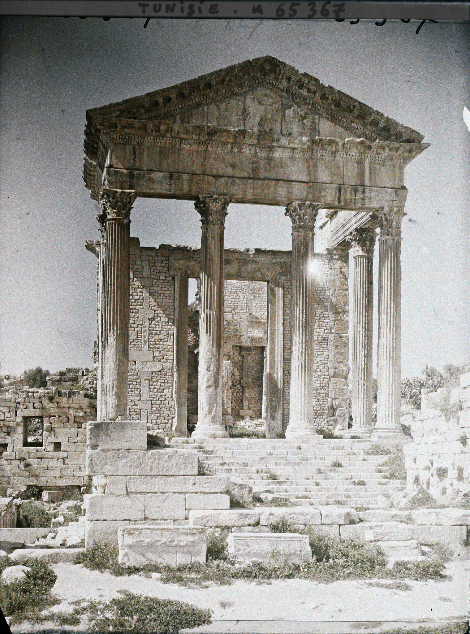 Image représentant Les vestiges du Capitole, vu de face