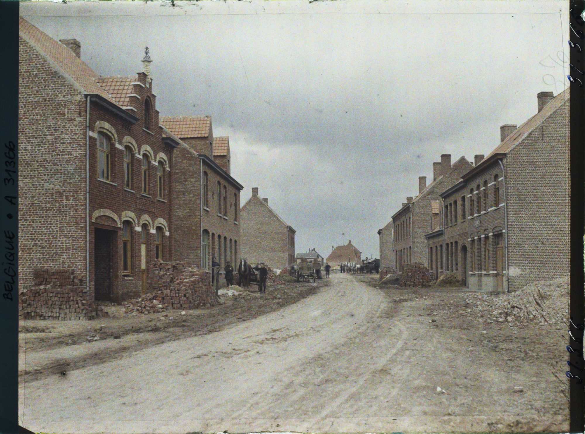 Image représentant Belgique, Zonnebeke, Une nouvelle rue