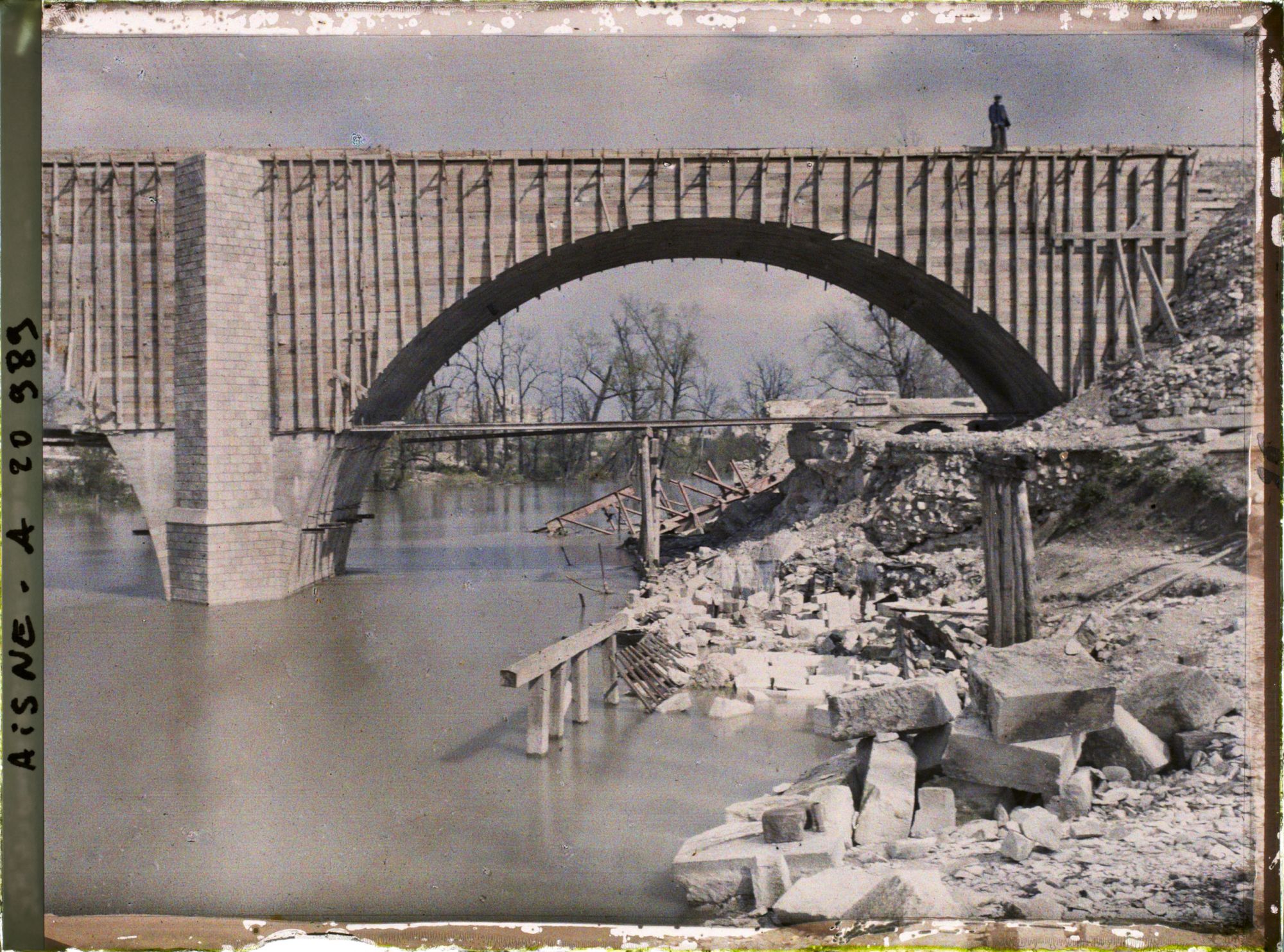 Image représentant France, Guignicourt, Une des arches du nouveau Pont