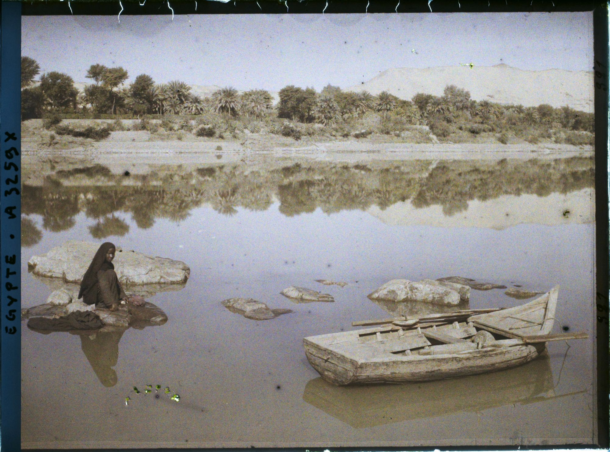 Image représentant Femme au bord du Nil