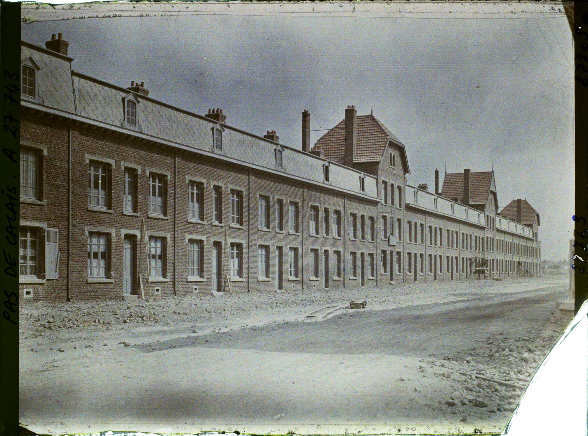 Image représentant France, Lens, Autre aspect de Corons achevés et en Construction