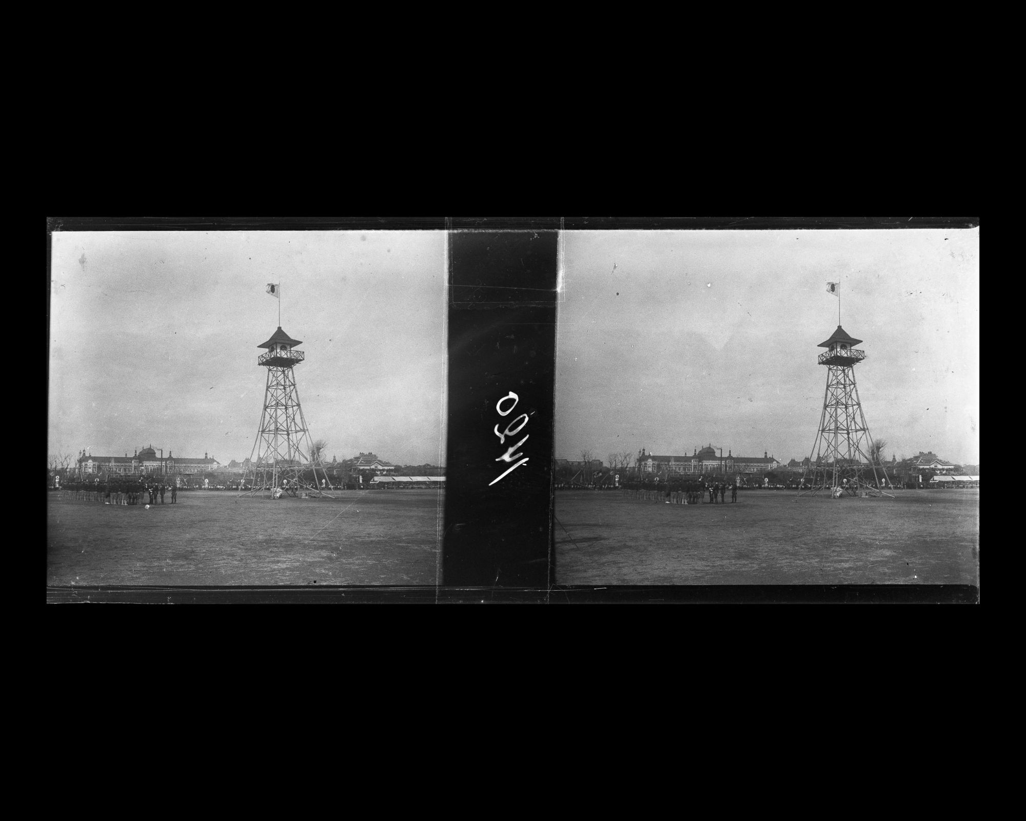 Image représentant Près du parc Hibiya, préparatifs pour la revue des pompiers