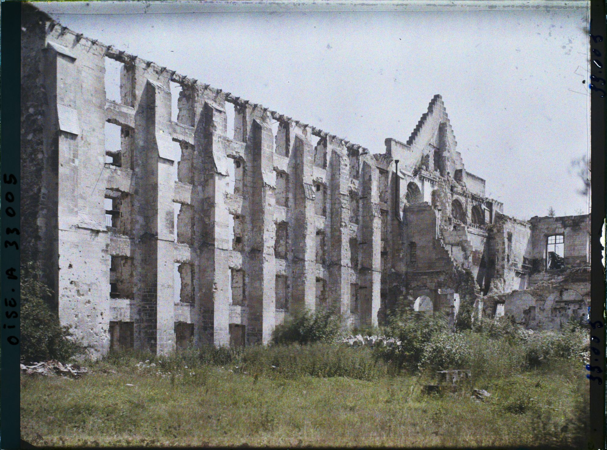 Image représentant France, Ourscamp, Ruines de l'Abbaye d'Ourscamps :  L'ancienne Grande Salle des Machines