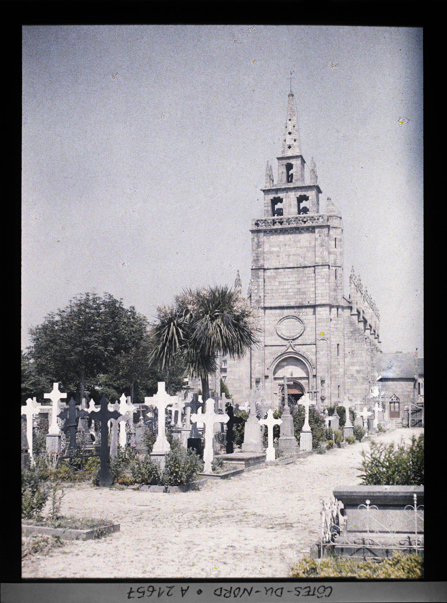 Image représentant L'église Saint-Yves et le cimetière de Minihy