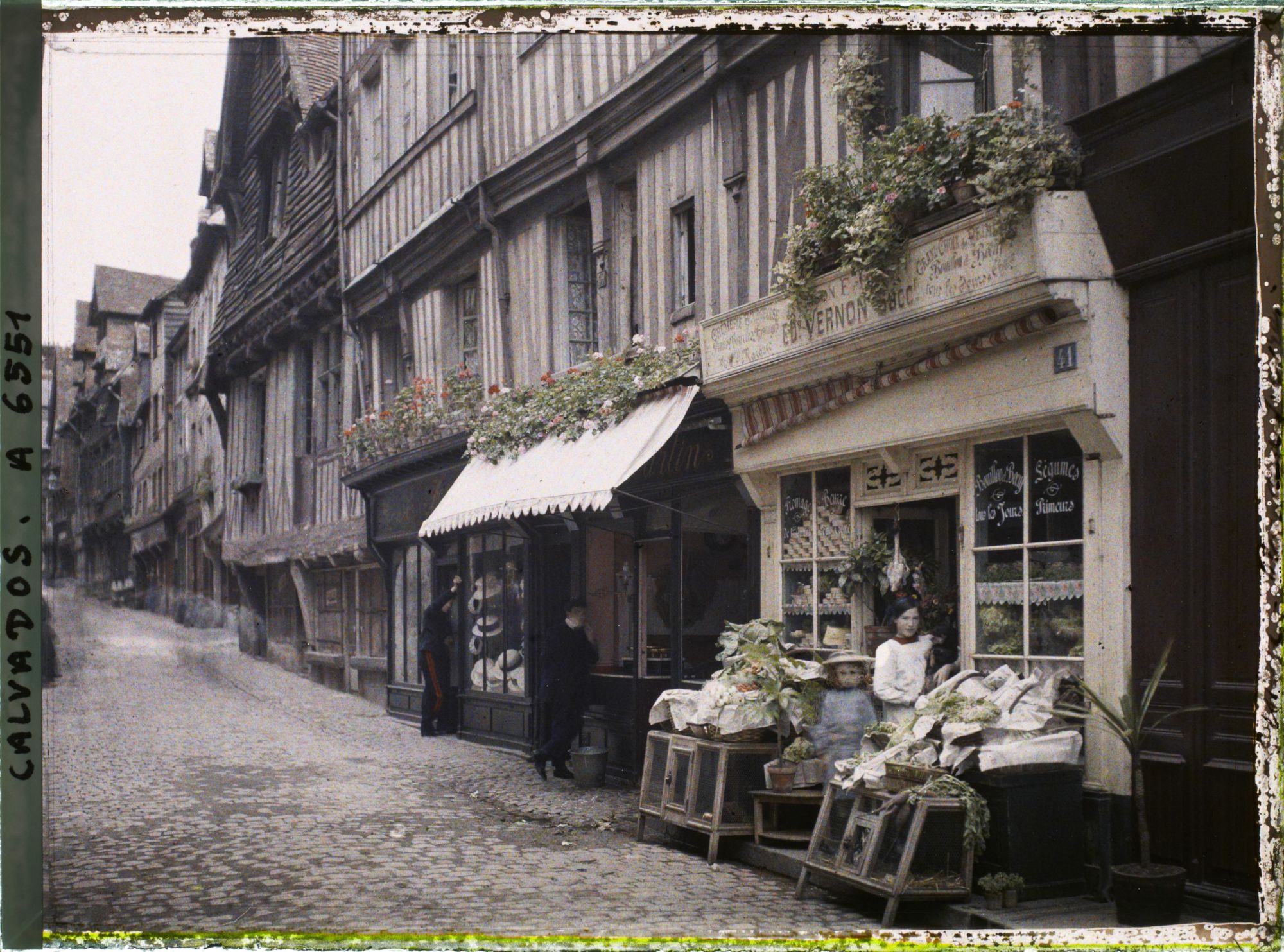 Image représentant Le maraîcher Ed. Vernon au 41 de la rue aux Fèvres, suivi du chapelier