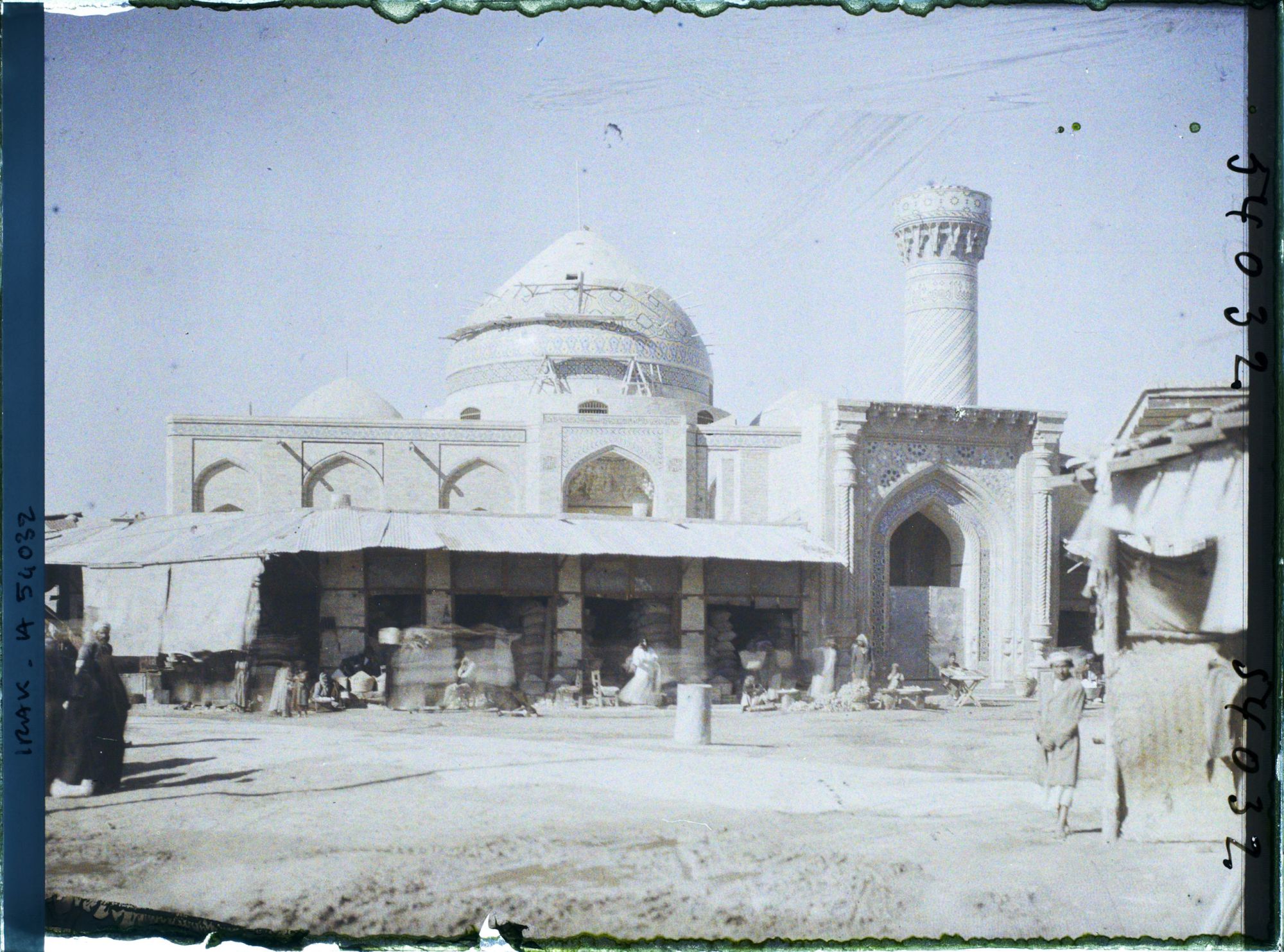 Image représentant Construction d'une mosquée (la grande mosquée Chiite de Bassorah ?)