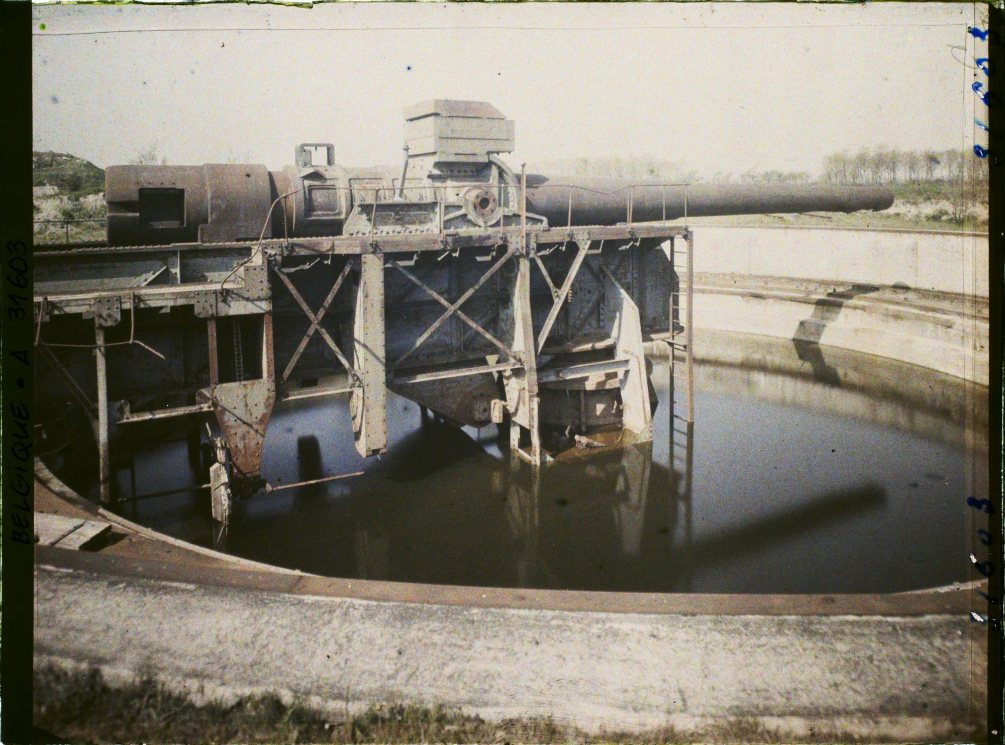 Image représentant Belgique, Ostende, Batterie Deutschland, Ensemble de la 2e pièce de droite dans son alvéole
