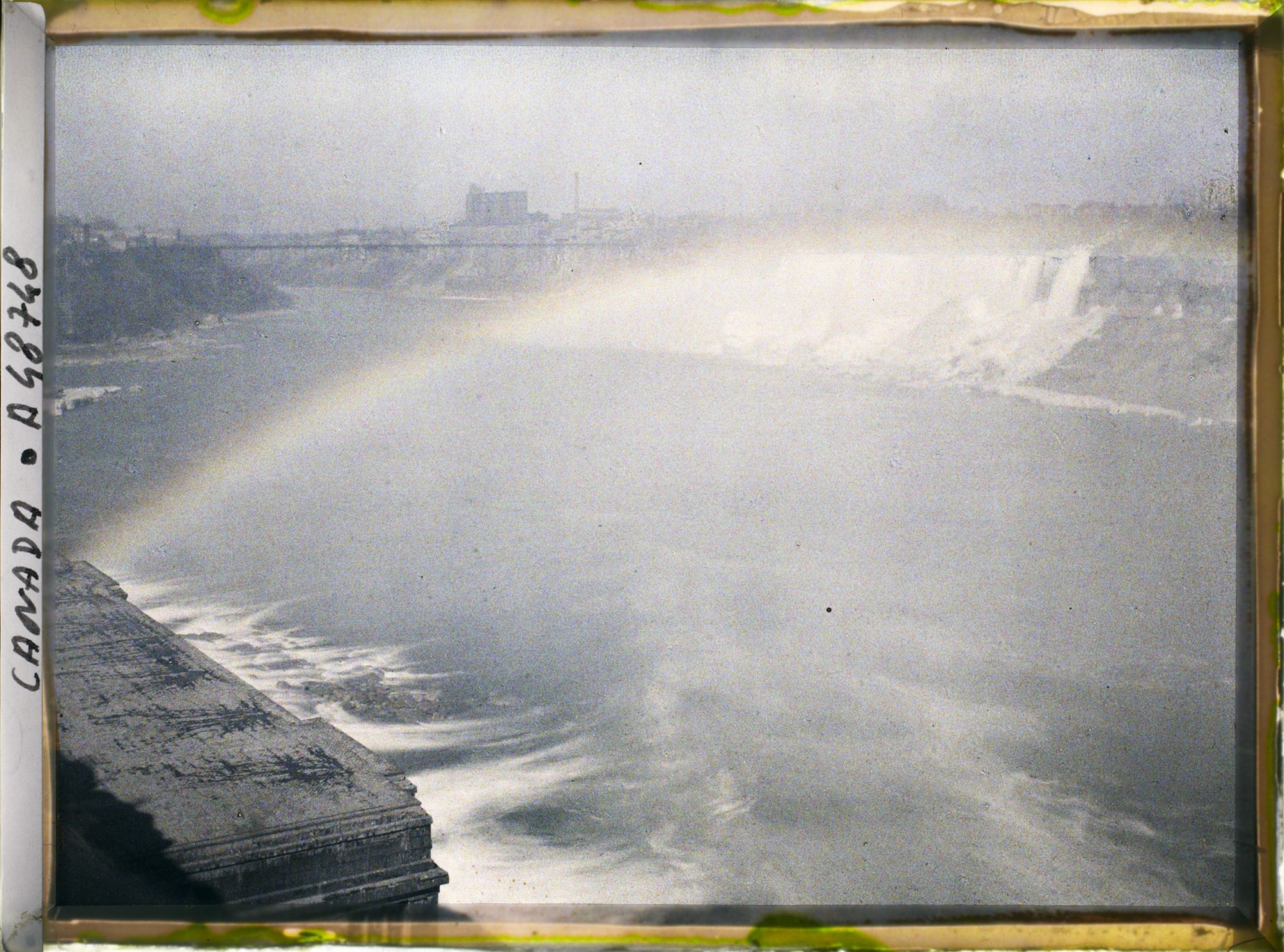 Image représentant Canada, Montréal, Arc en ciel vers Chute Américaine