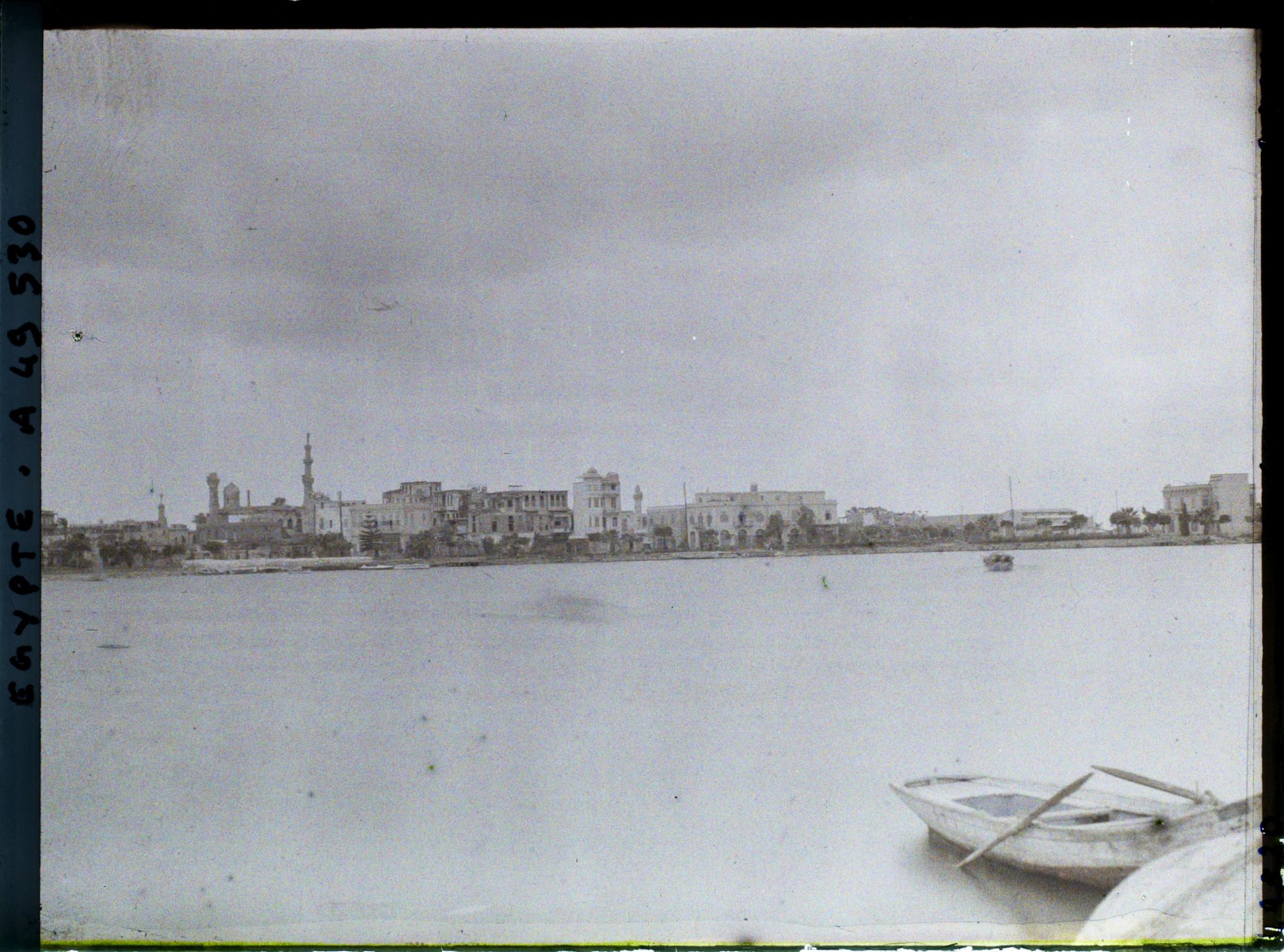 Image représentant La ville depuis le quai de la gare