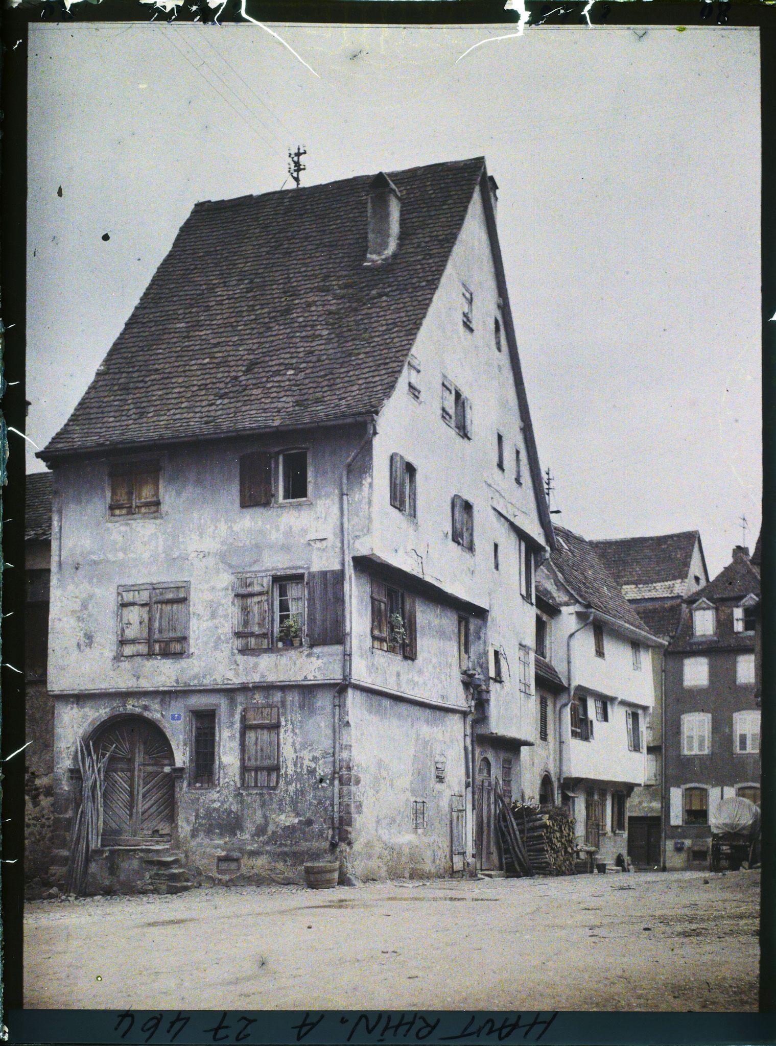 Image représentant France, Riquewihr, Vieilles Maisons place de l'Eglise