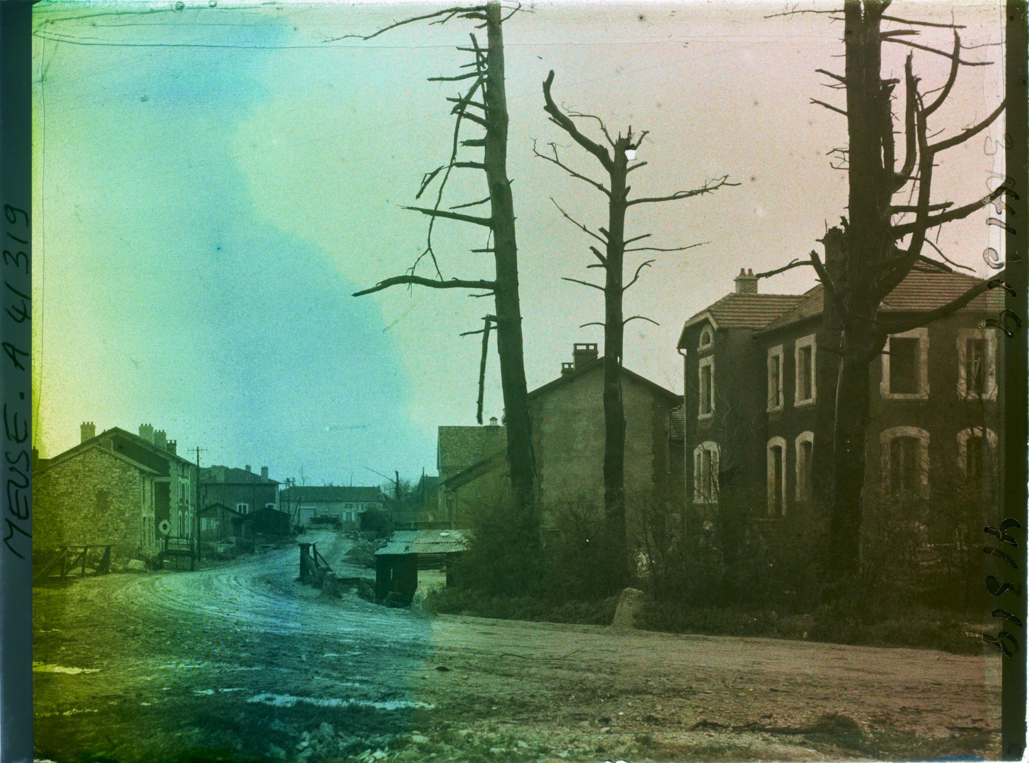 Image représentant France, Fresnes en Woëvre, Entrée du Village