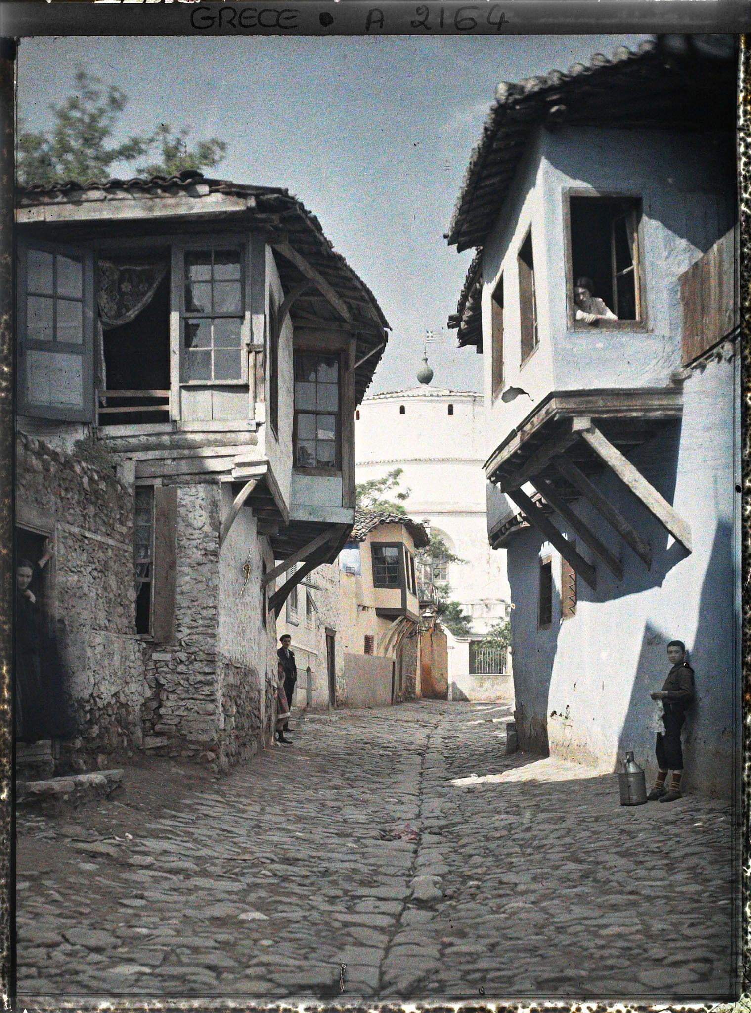 Image représentant Rue avec la rotonde Saint-Georges dans le fond