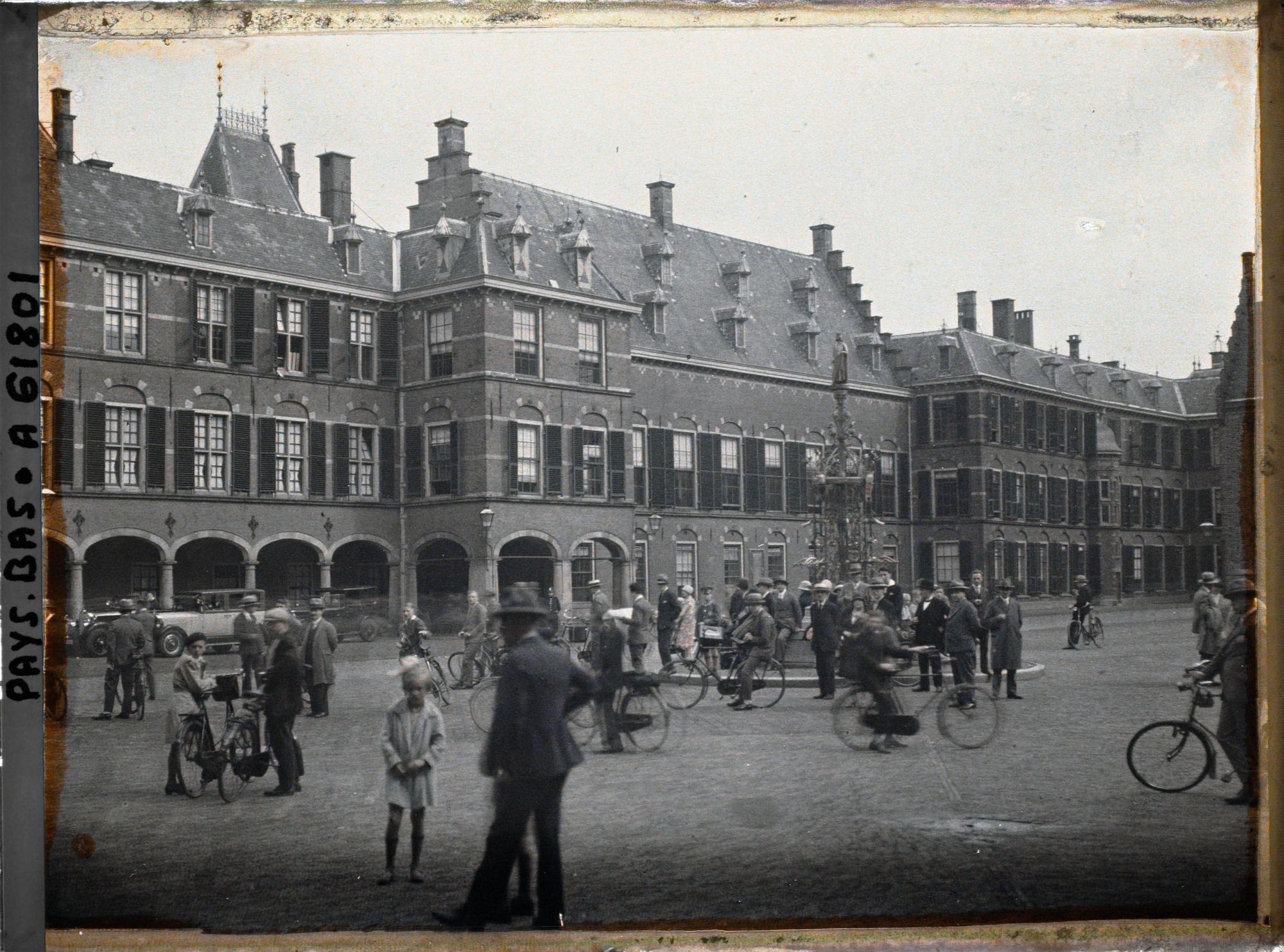 Image représentant La cour du Binnenhof avec les bâtiments abritant la conférence