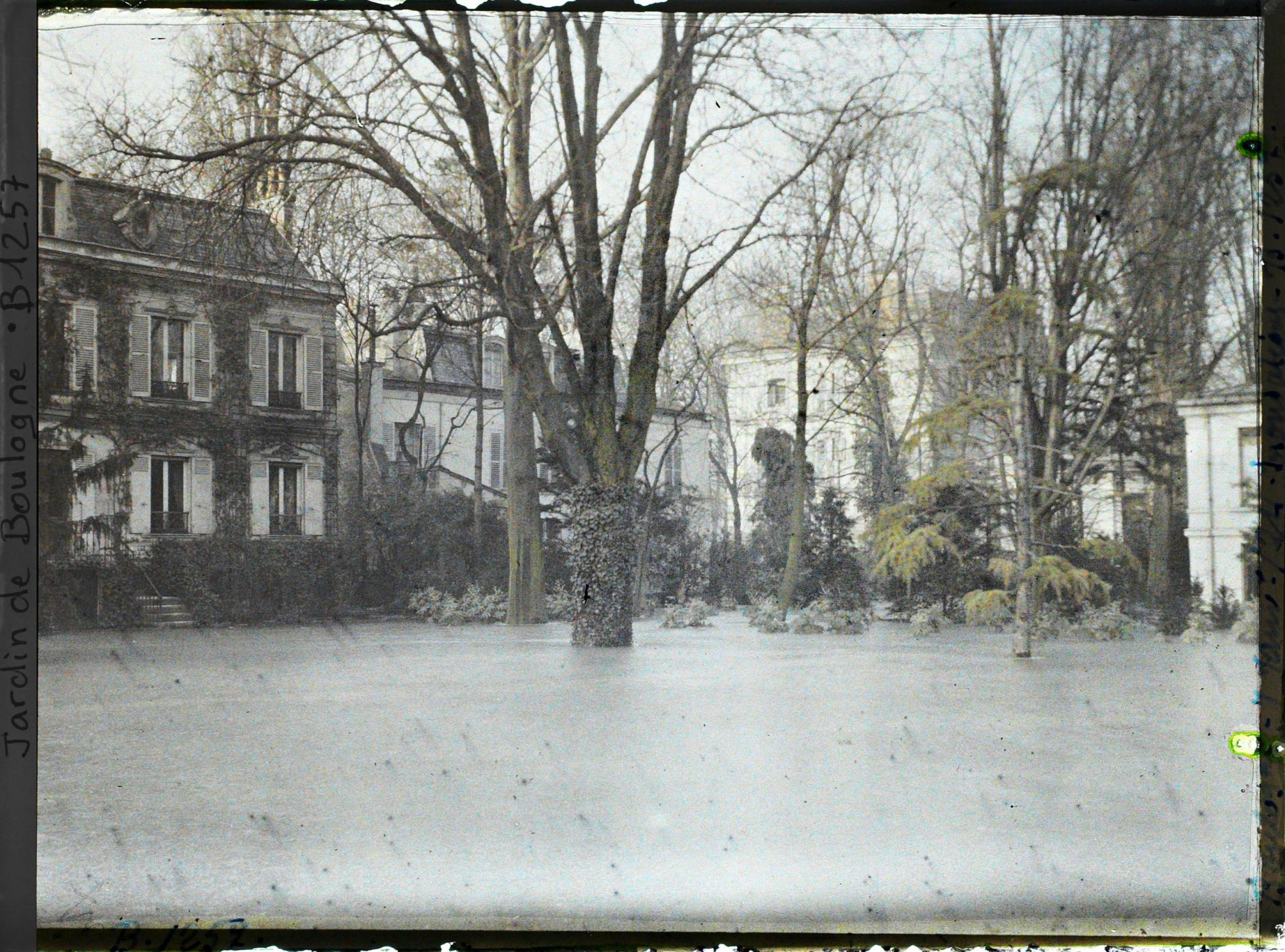 Image représentant la grande pelouse inondée
