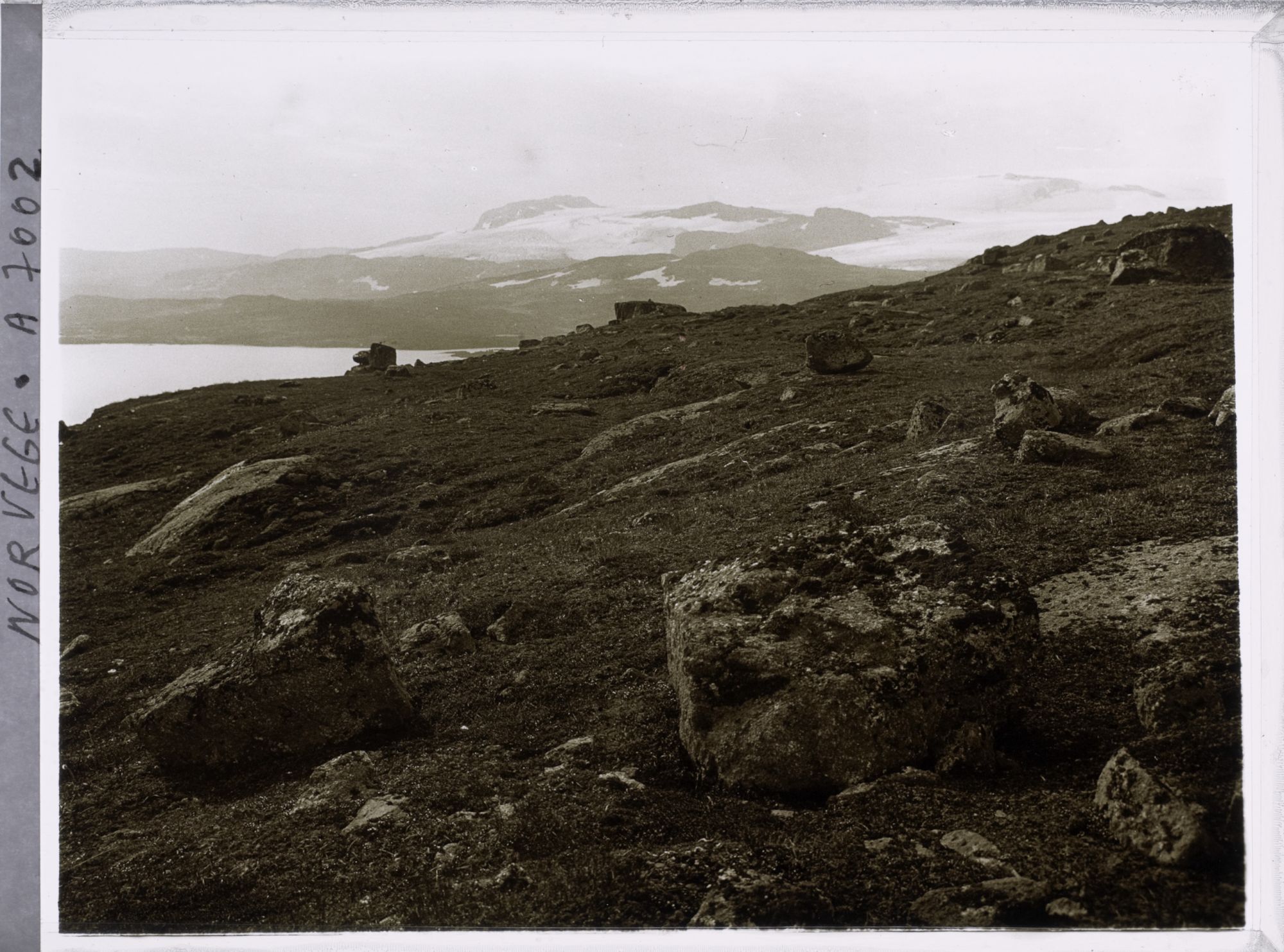 Image représentant Les abords du lac Finsevatnet et du glacier Hardangerjökulen