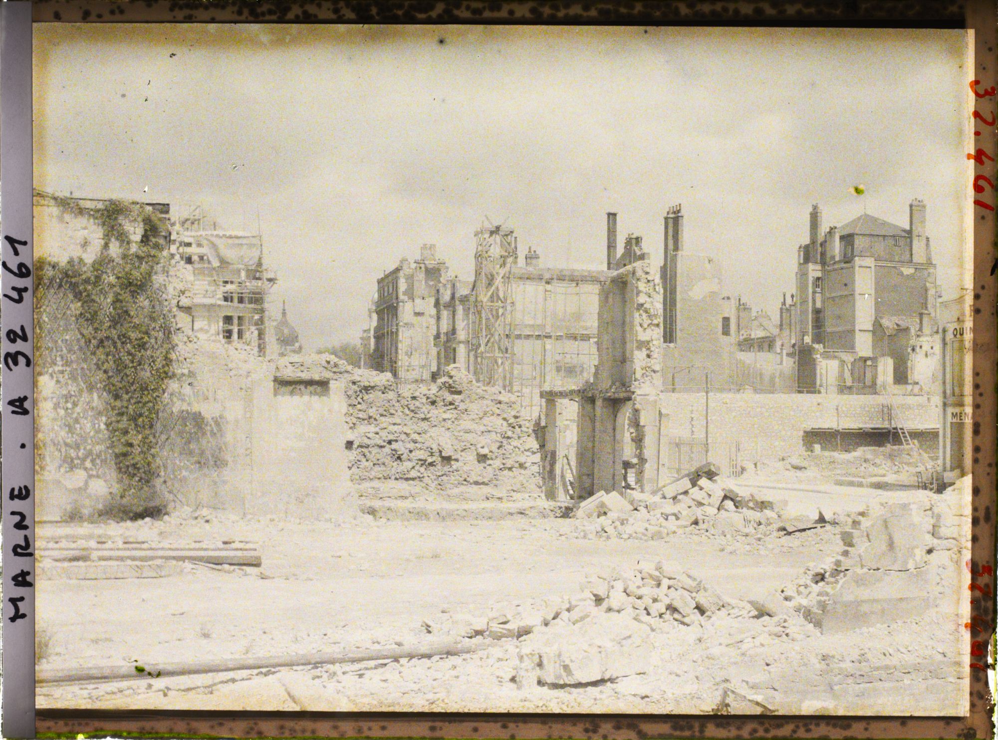 Image représentant France, Reims, Ruines aux abords de la rue Chanzy