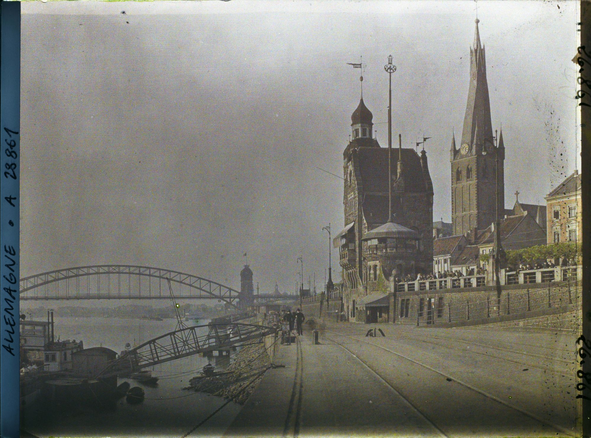 Image représentant Allemagne, Düsseldorf, Occupation Française, L'Eglise St Lambert et les quais du Rhin