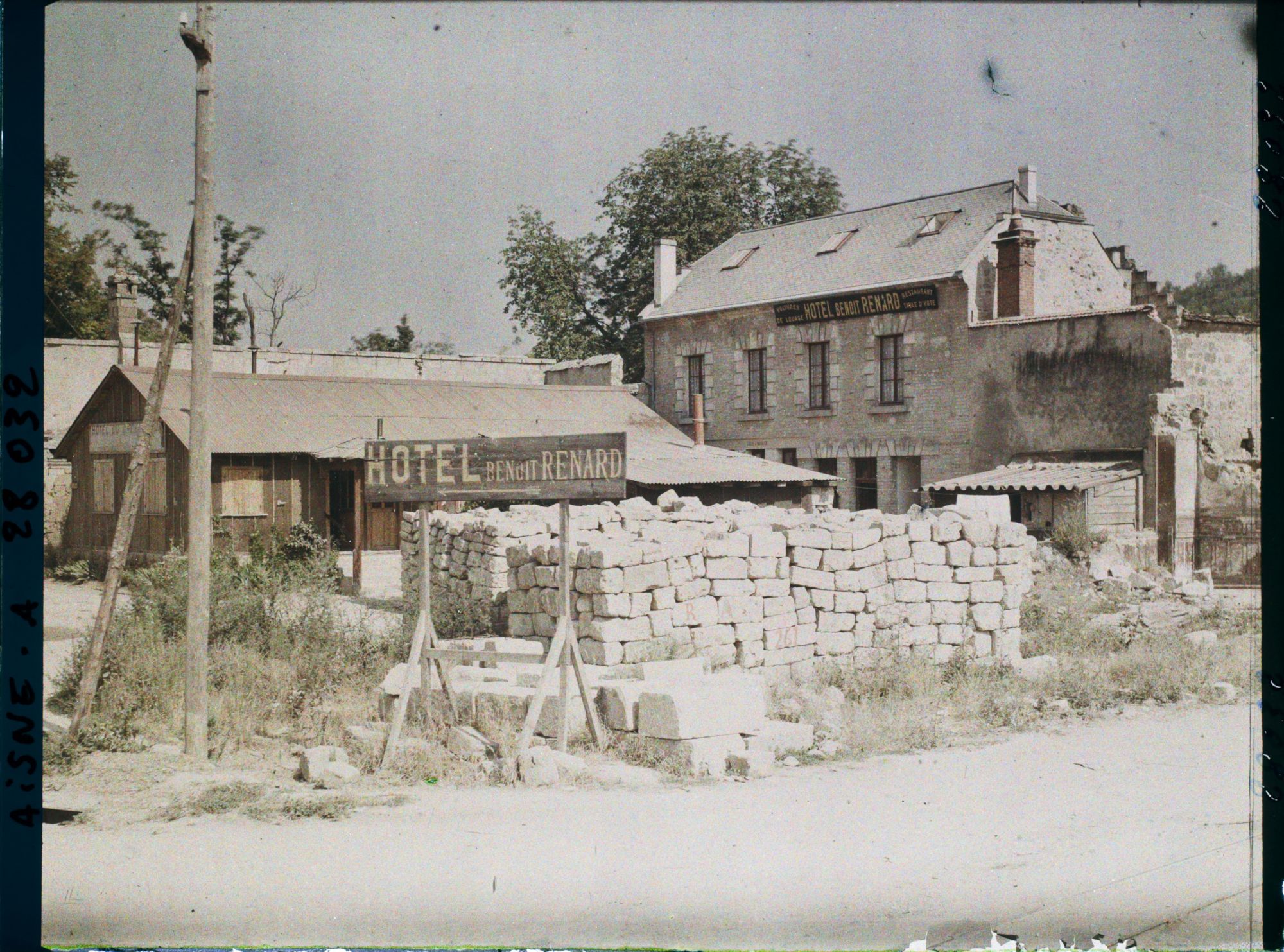 Image représentant France, Vailly, Un hôtel reconstruit