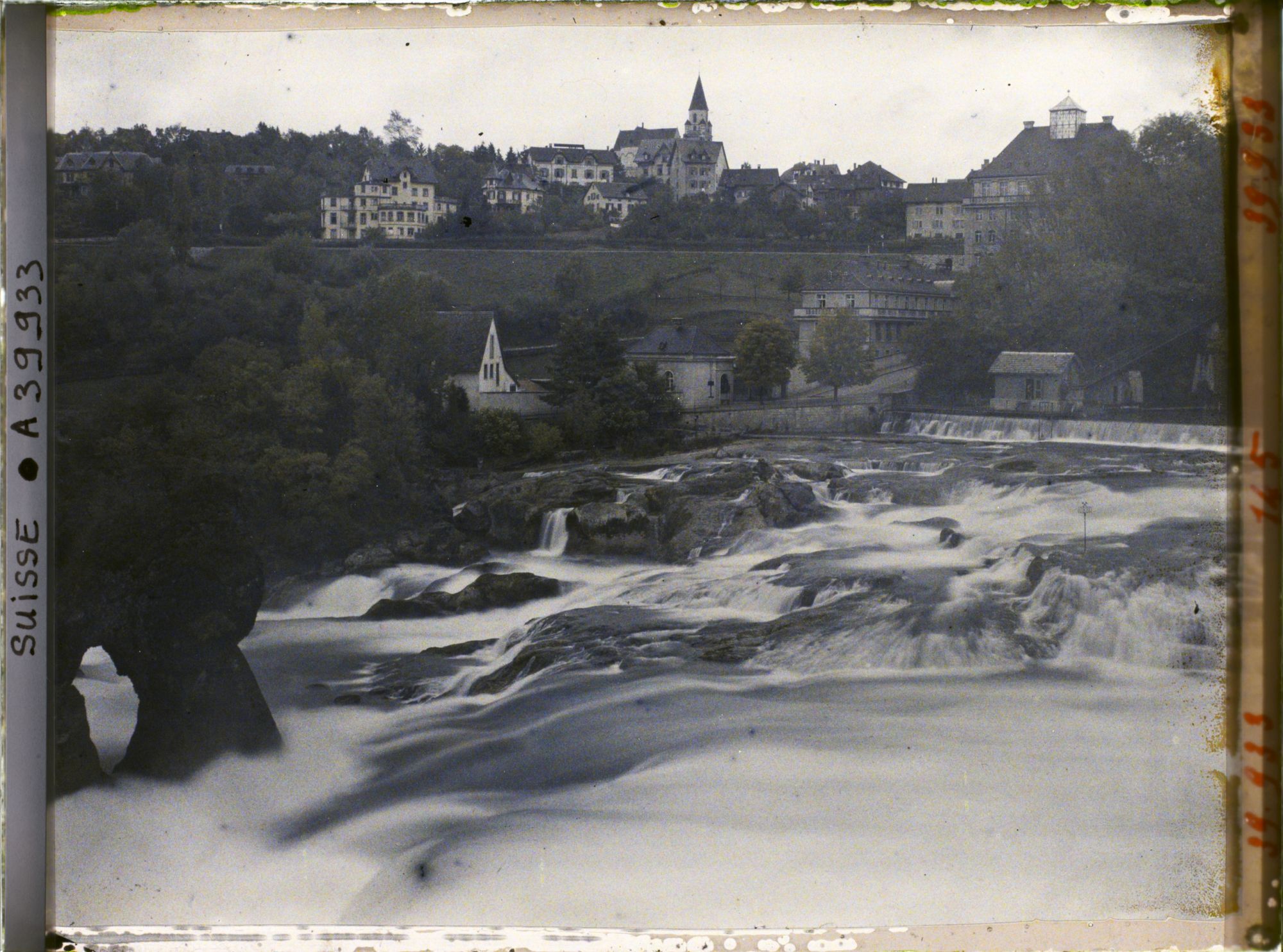 Image représentant Les chutes du Rhin vues du château de Laufen
