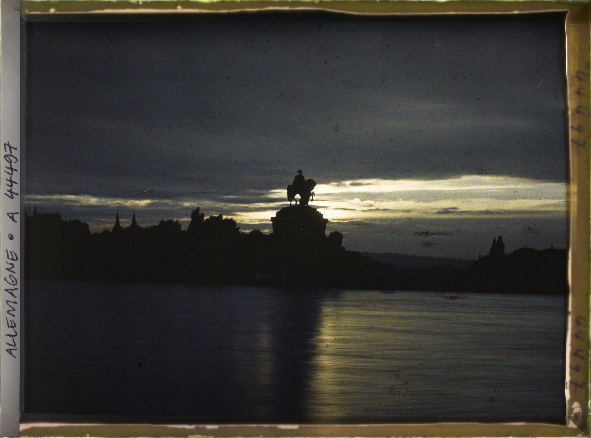 Image représentant Allemagne, Coblence, Coucher de soleil au confluent du Rhin et la Moselle