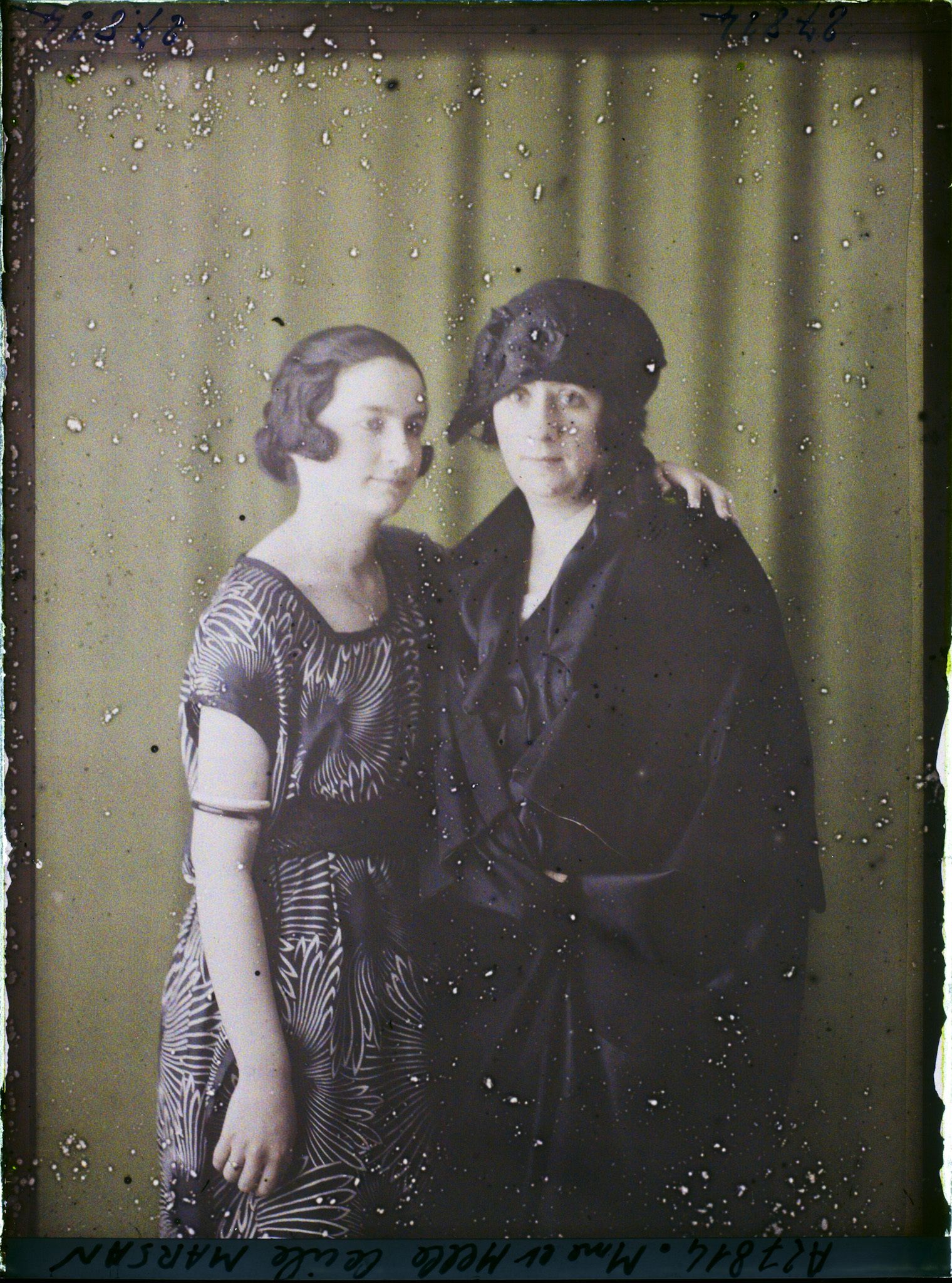 Image représentant Mademoiselle  https://musee-albert-kahn.s-museum.fr/home/NWQ2OTAwYzNmYjZlZTk1ZWQwODJmMjY4L2dlbmVyaWMtbm90aWNlLXRhYi9hdXRob3JpdHkvNjE3YTc5ZjVjZjhiODk2OGIzMzM3ZDIx/5d6900c3fb6ee95ed082f268/generic-notice-tab/authority/617a79ebcf8b8968b3337349 Cécile Marsan et  https://musee-albert-kahn.s-museum.fr/home/NWQ2OTAwYzNmYjZlZTk1ZWQwODJmMjY4L2dlbmVyaWMtbm90aWNlLXRhYi9hdXRob3JpdHkvNjE3YTc5ZjVjZjhiODk2OGIzMzM3ZDIx/5d6900c3fb6ee95ed082f268/generic-notice-tab/authority/617a79ebcf8b8968b3337348 sa mère