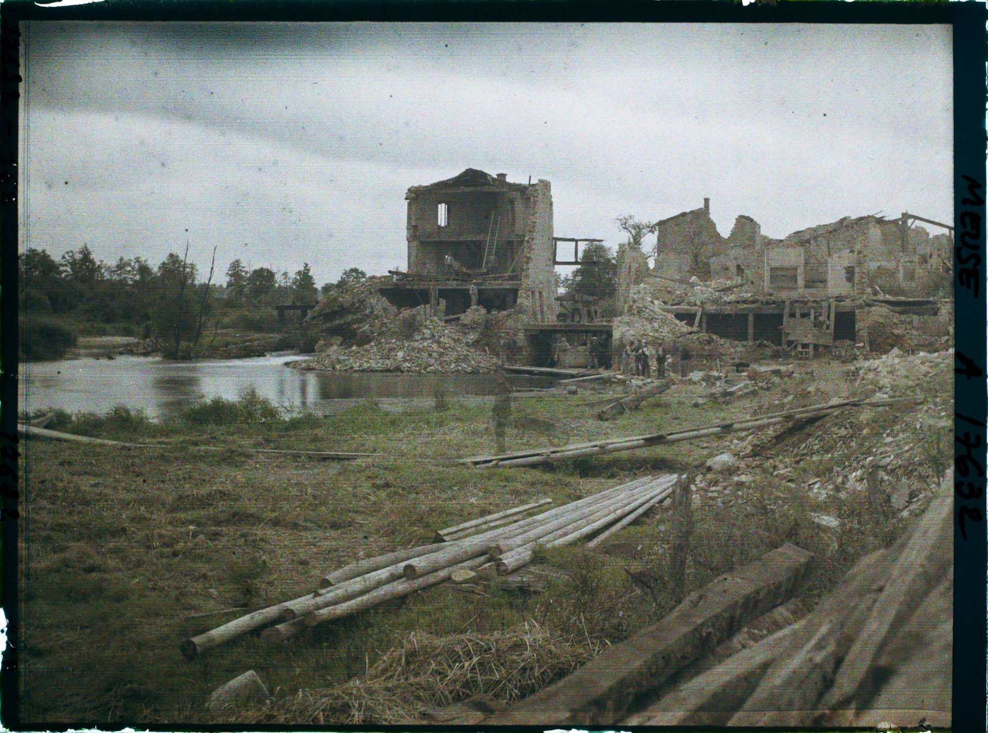Image représentant France, Charny, Les bords de la Meuse
