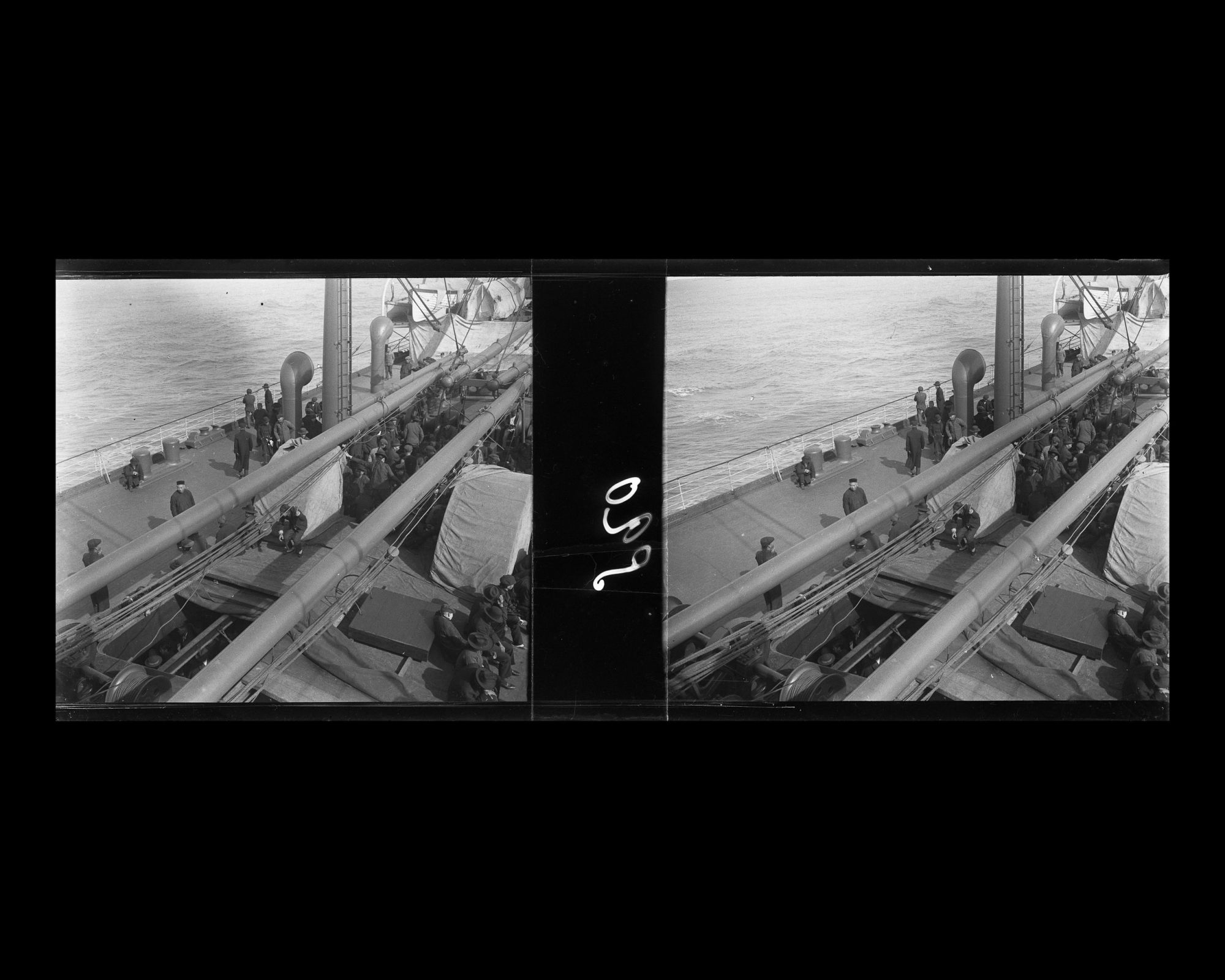 Image représentant Emigrants asiatiques sur le pont des 3eme classes