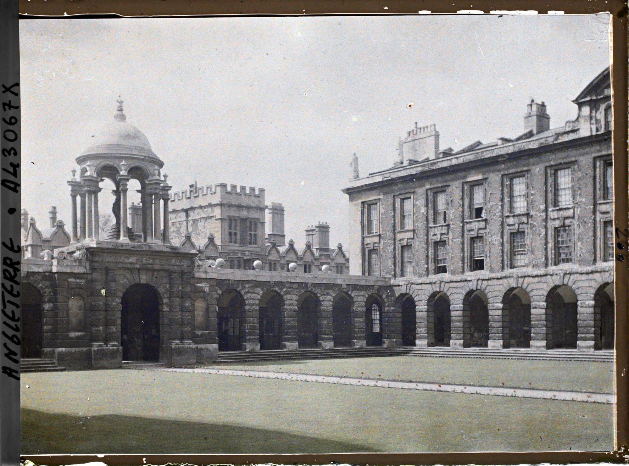 Image représentant Le Queen's College quadrangle