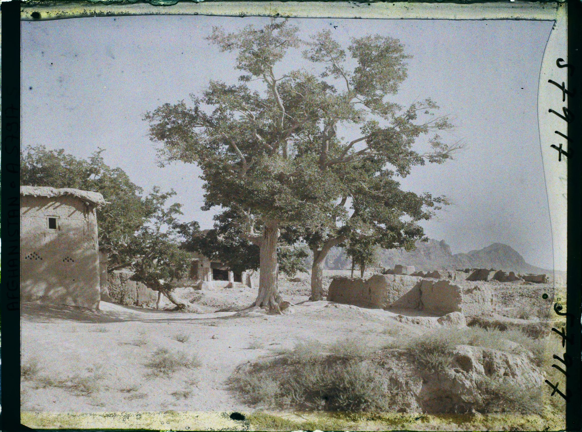 Image représentant Afghanistan, Moukor, Entrée du Village