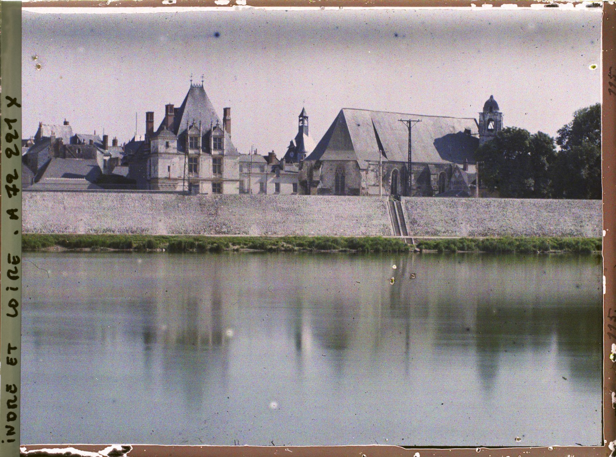 Image représentant L'ancien hôtel de ville et l'église Saint-Florentin